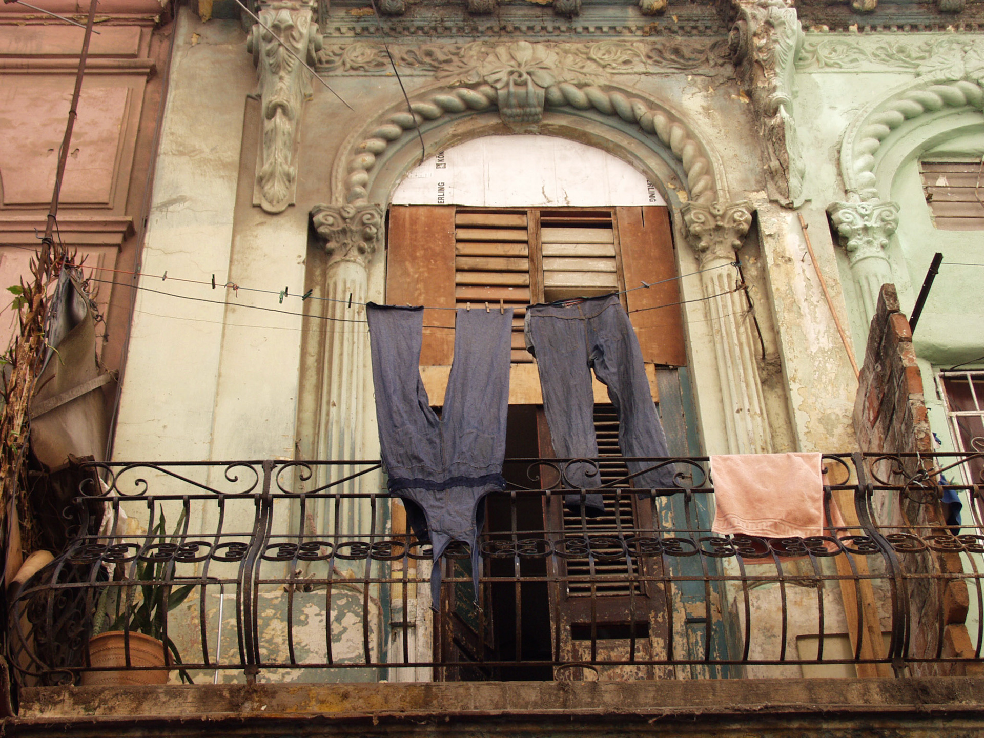 Aired laundry, Havana Vieja