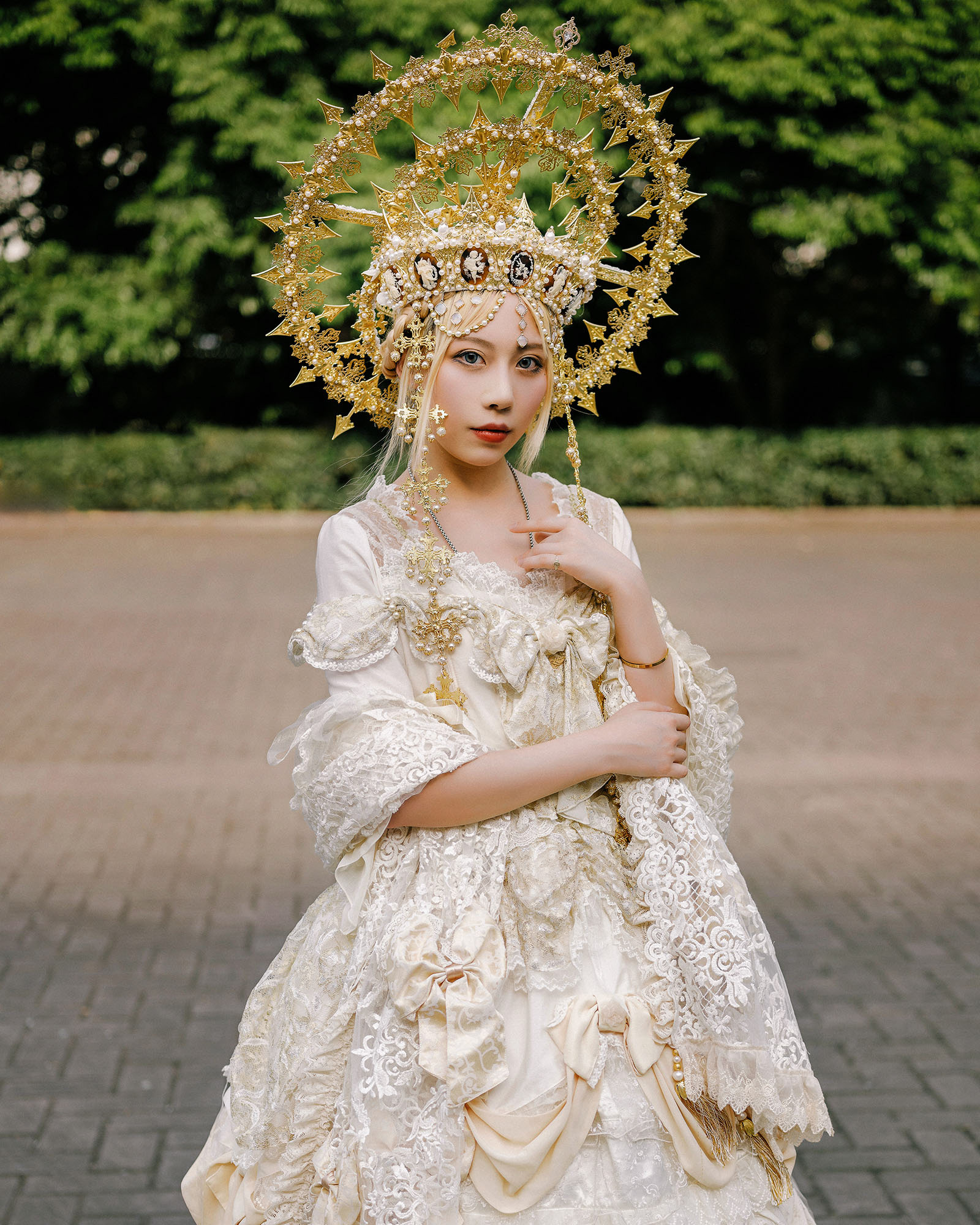 Yi Ling. I met her at an Anime Expo. This type of costume with a beautiful headdress often attracts the attention of many people at Anime Expo.