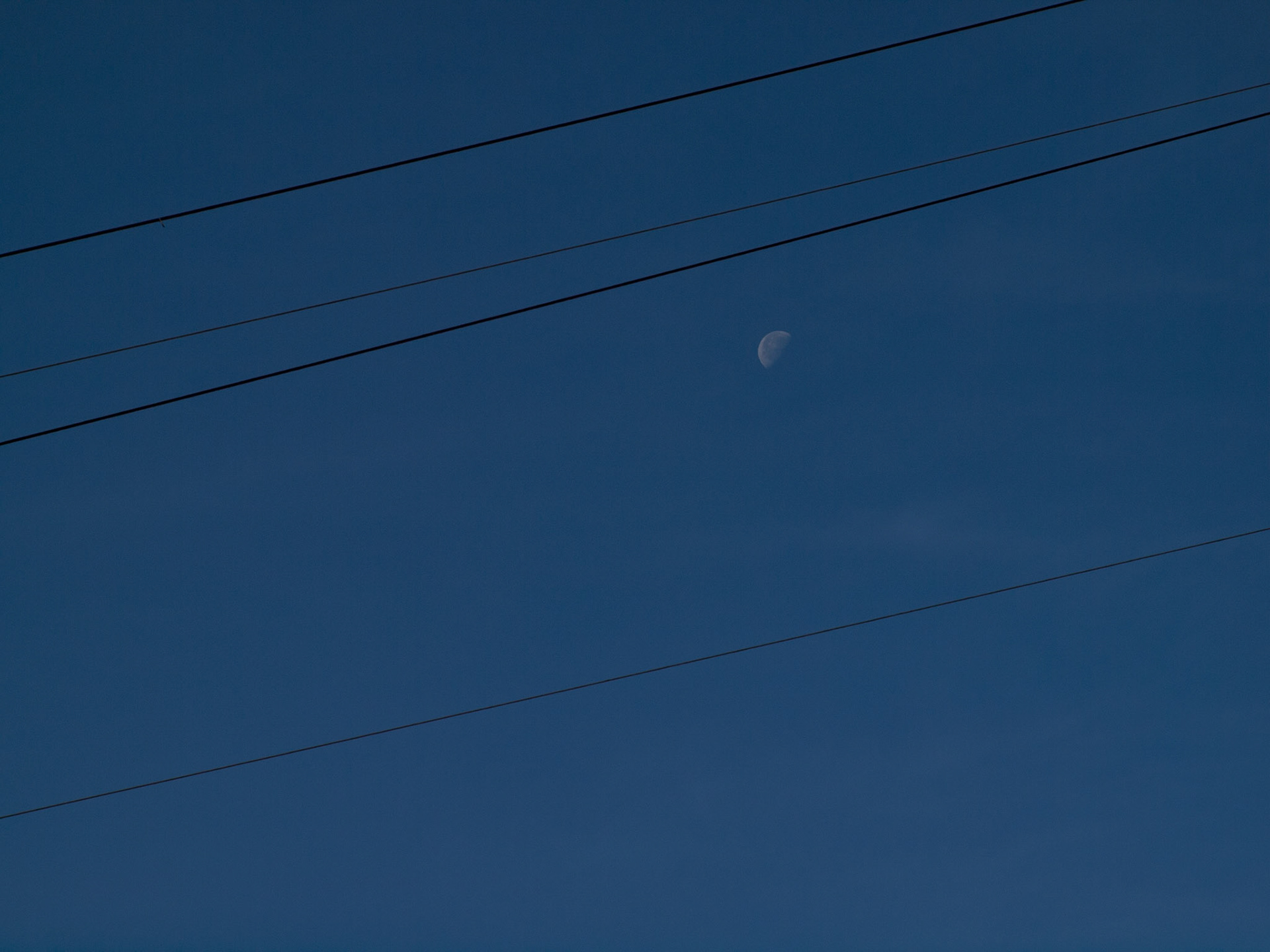 Mond über der Teide-Seilbahn