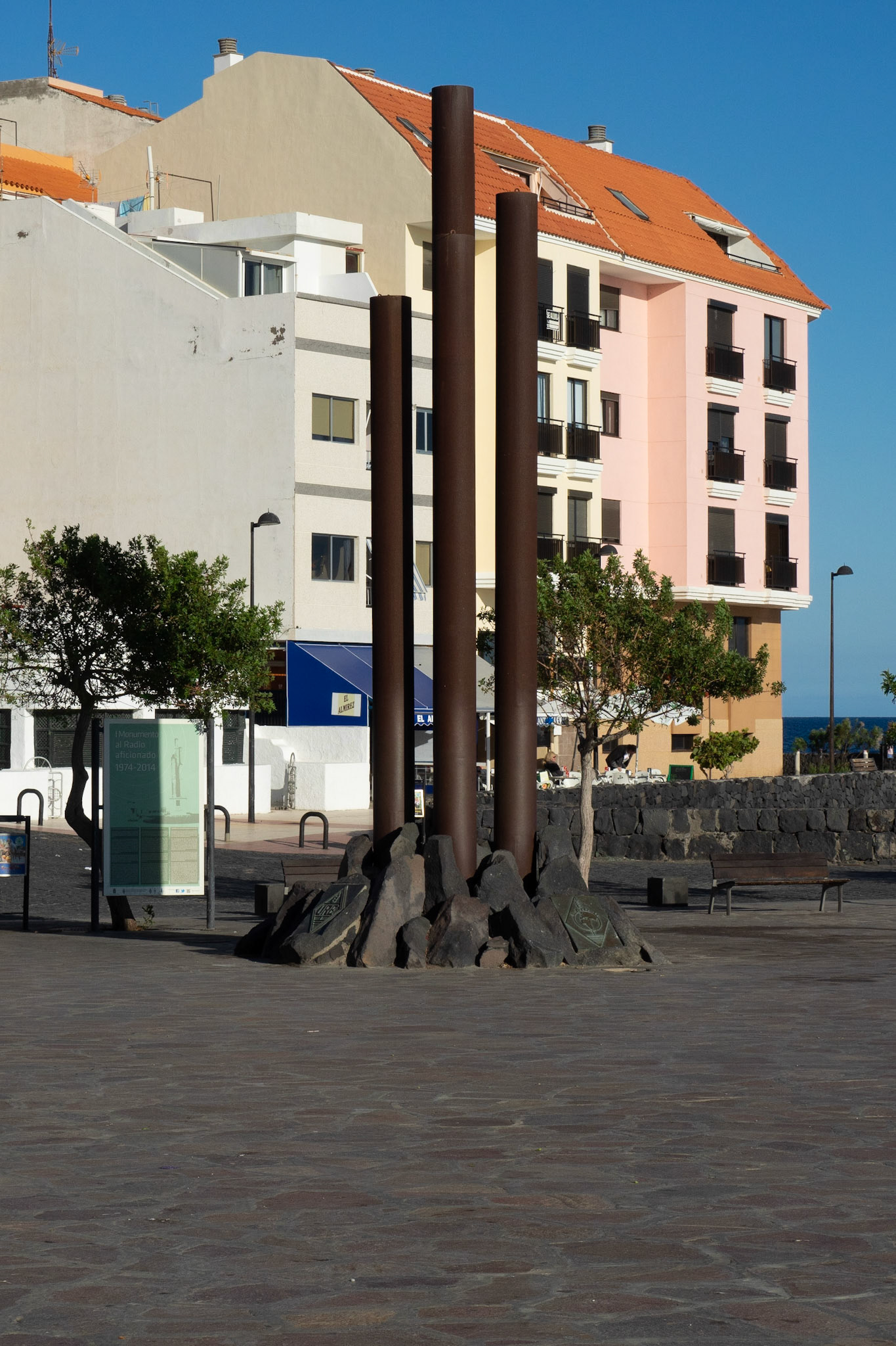 Monumento al Radio aficionado 1974-2014