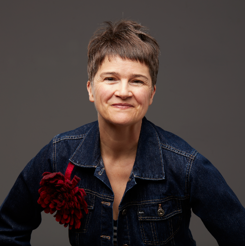 Nathalie Taylor, illustratrice et designer graphique québécoise basée dans la grande région de Montréal.
