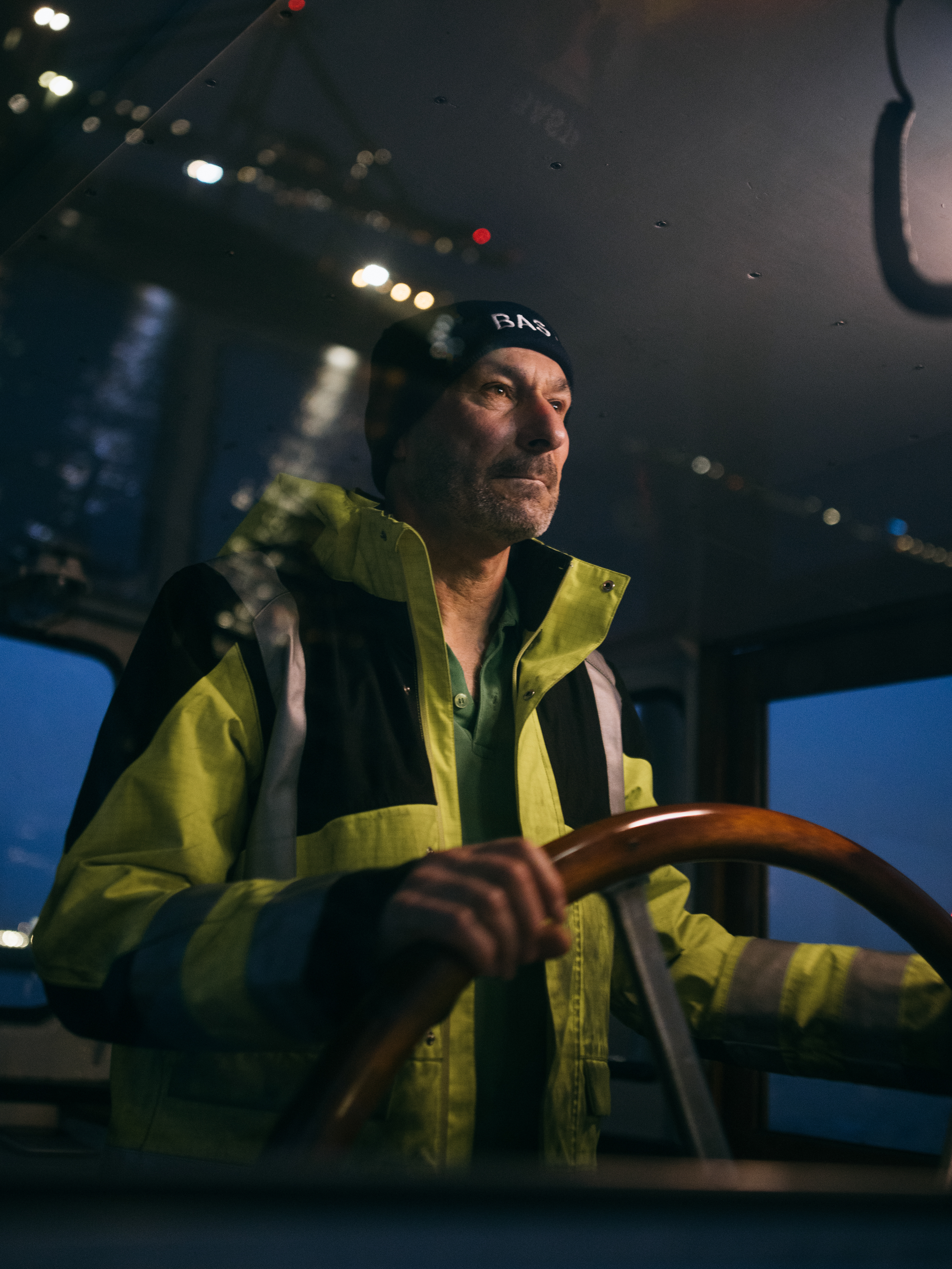 Anton van Meenen is vroeg uitgevaren om een schip van brandstof te voorzien.