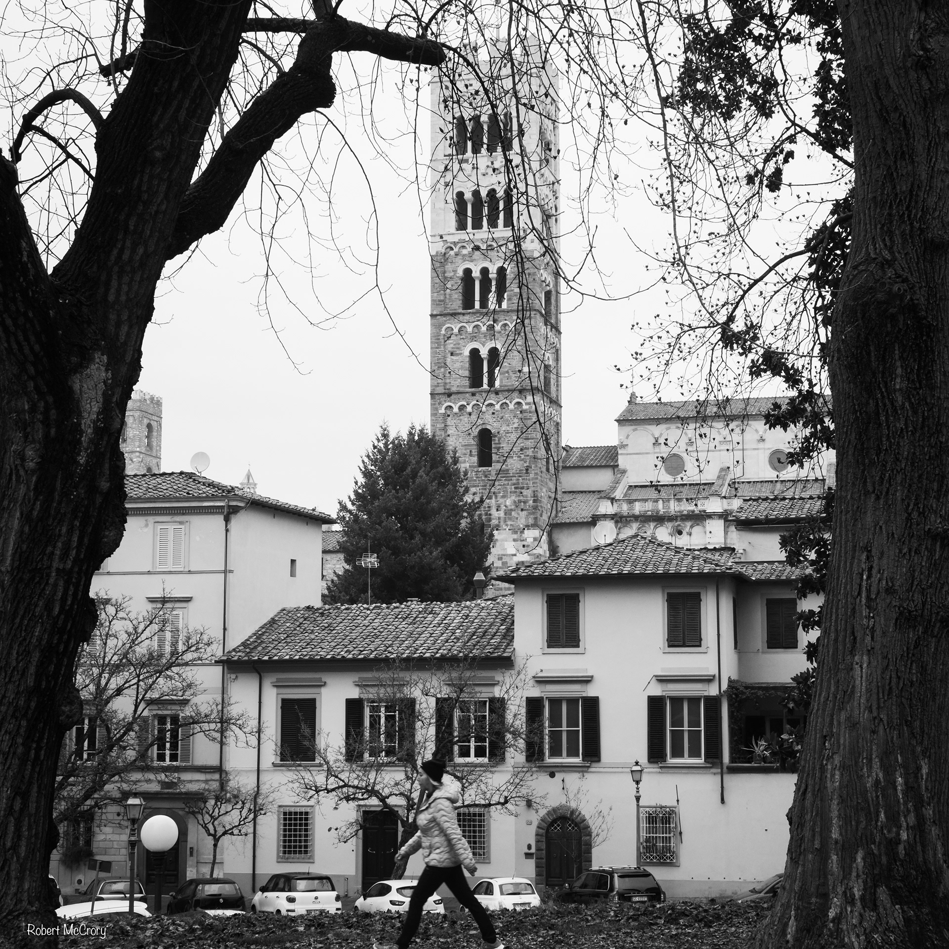 walking in Lucca, Italy, Living in the Lens