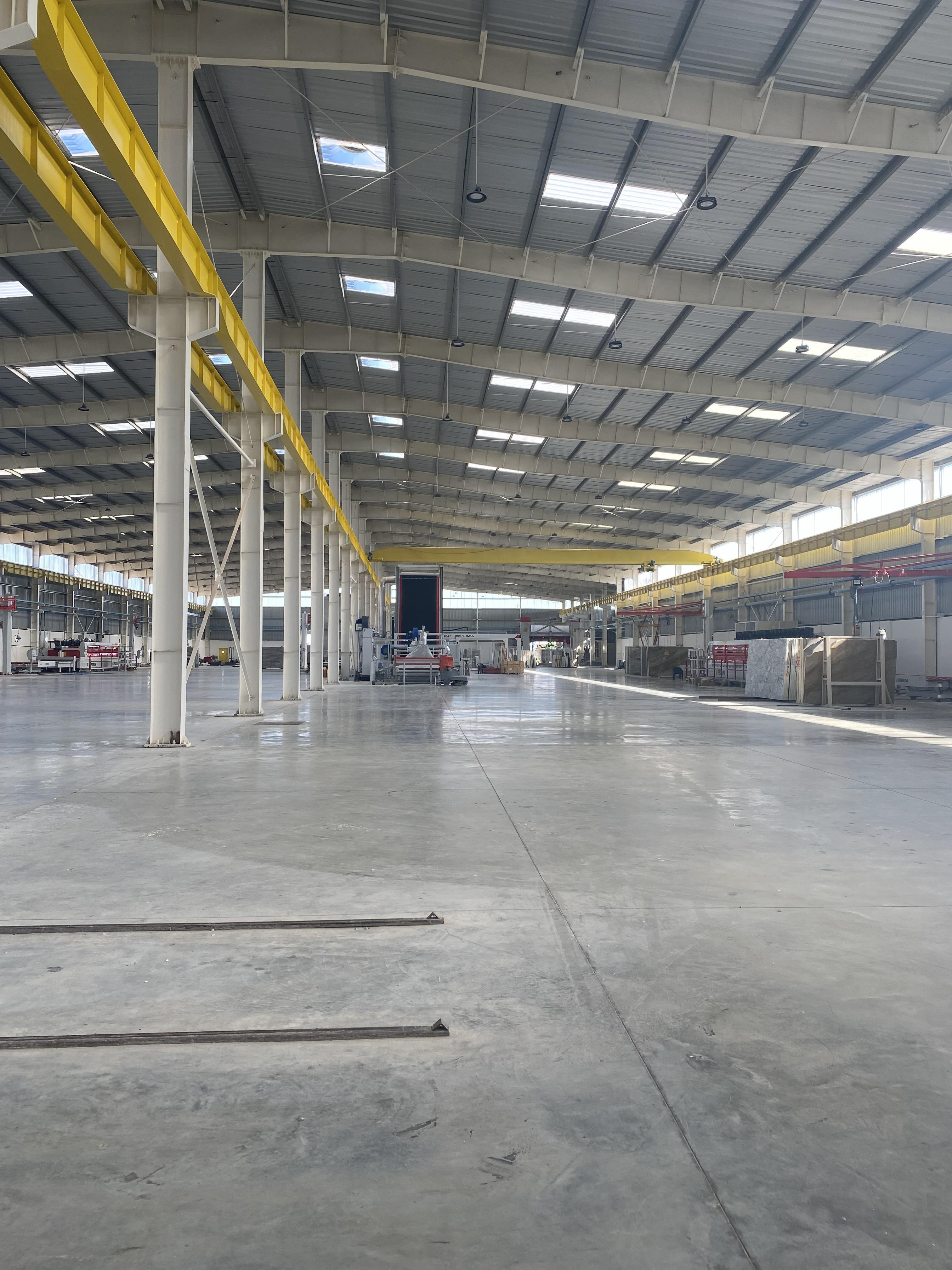 Side lights for optimal use of daylight withut over heating the production shed