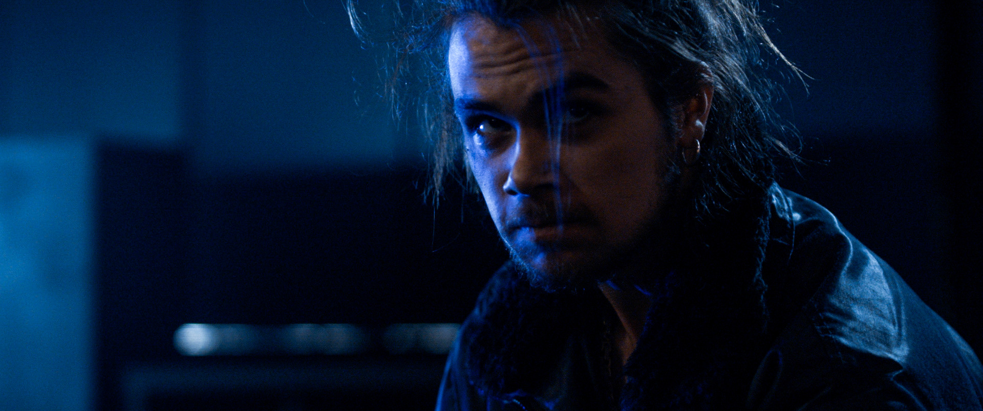 Mercutio (Gyan Roß-Zimmermann) takes a breath as the police search for him. ©Studio104a