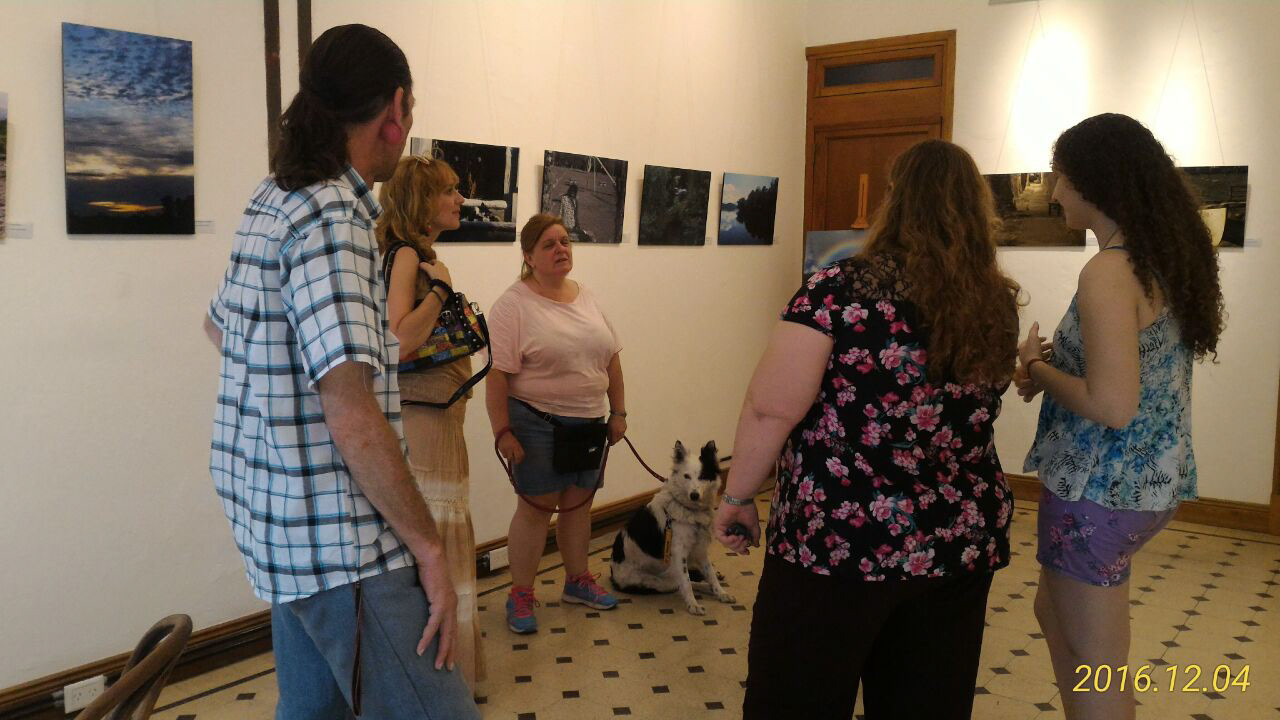 Erika, René y Azul visitan la muestra