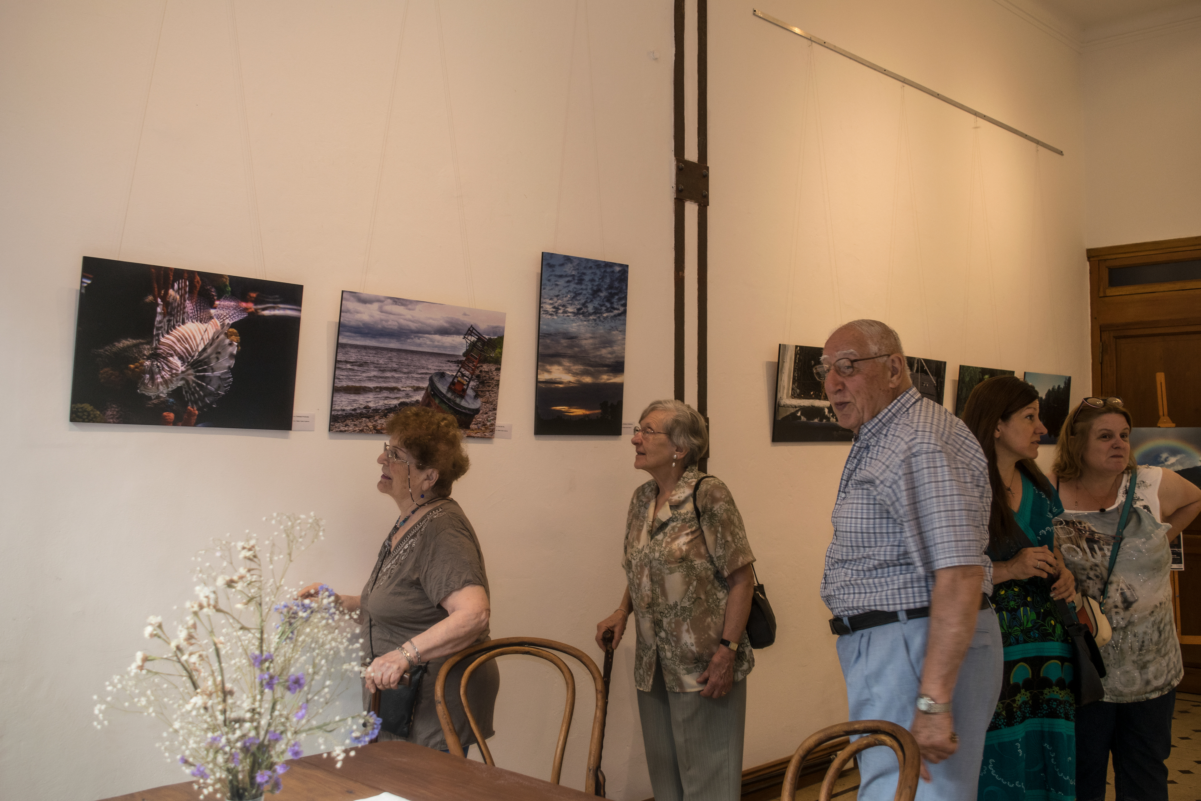 Olga - Nelly - Abel y Laurita visitan la muestra