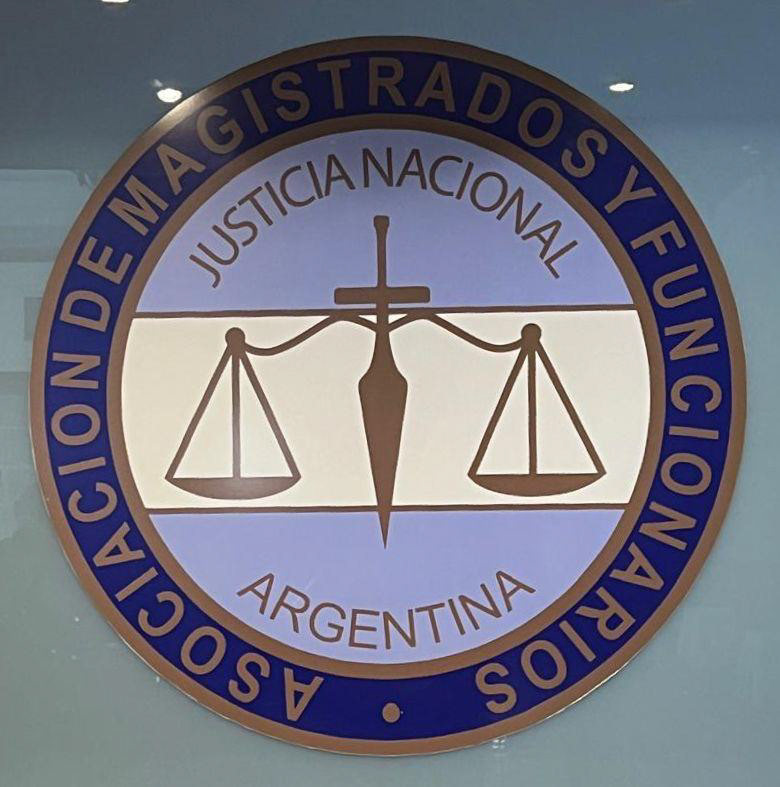 Escudo de la Asociación de Magistrados