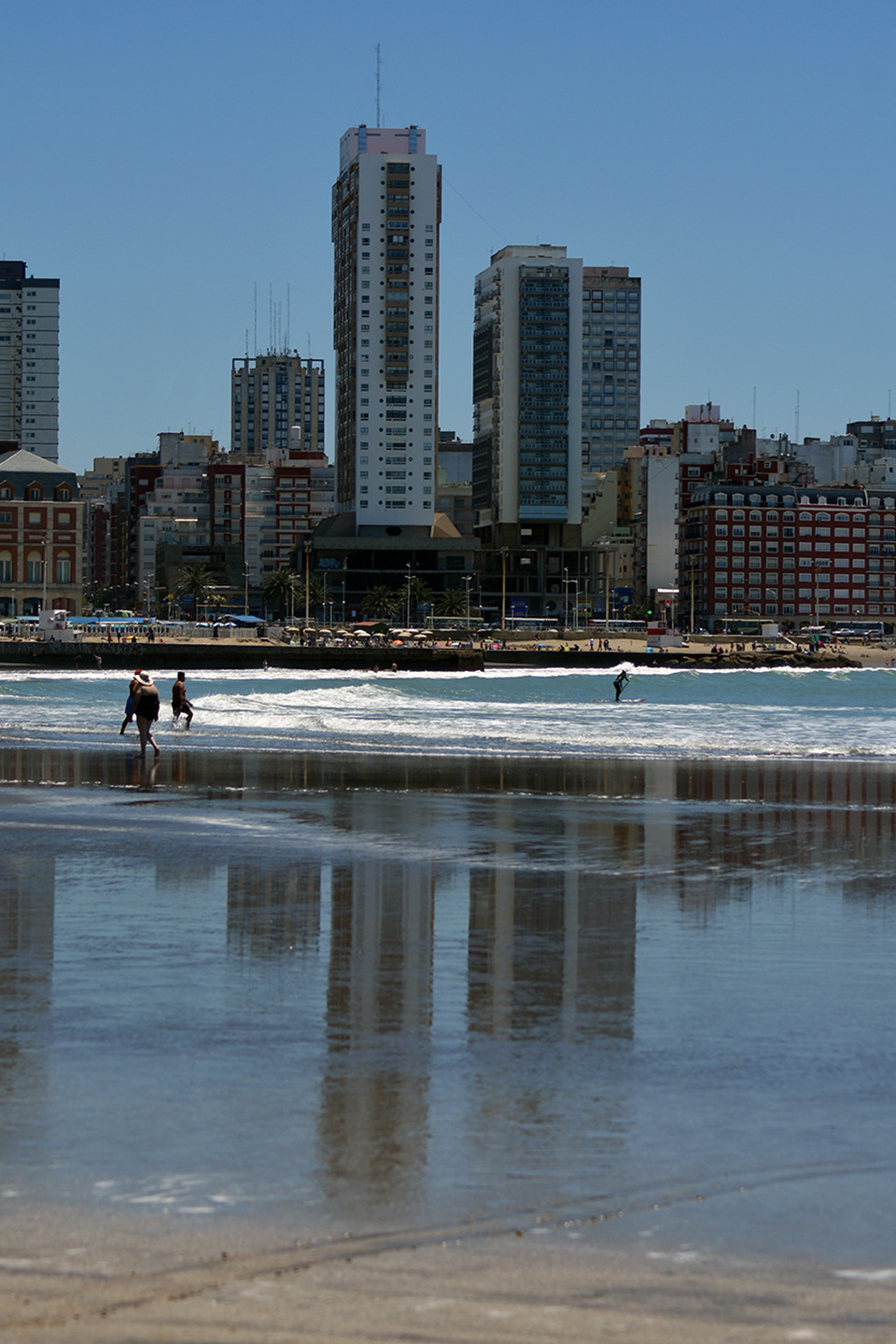 Reflejo - Playa Grande - Mar del Plata - Prov. de Bs. As. - R. A.