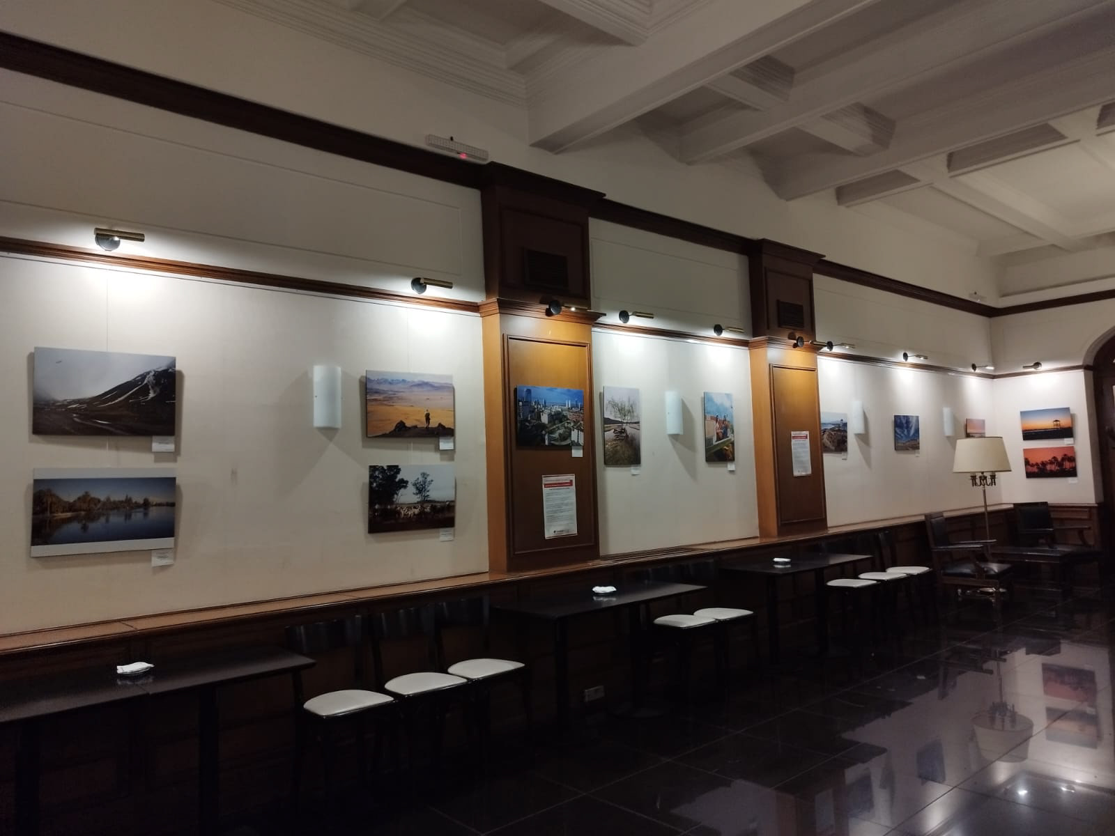 Muestra colgada