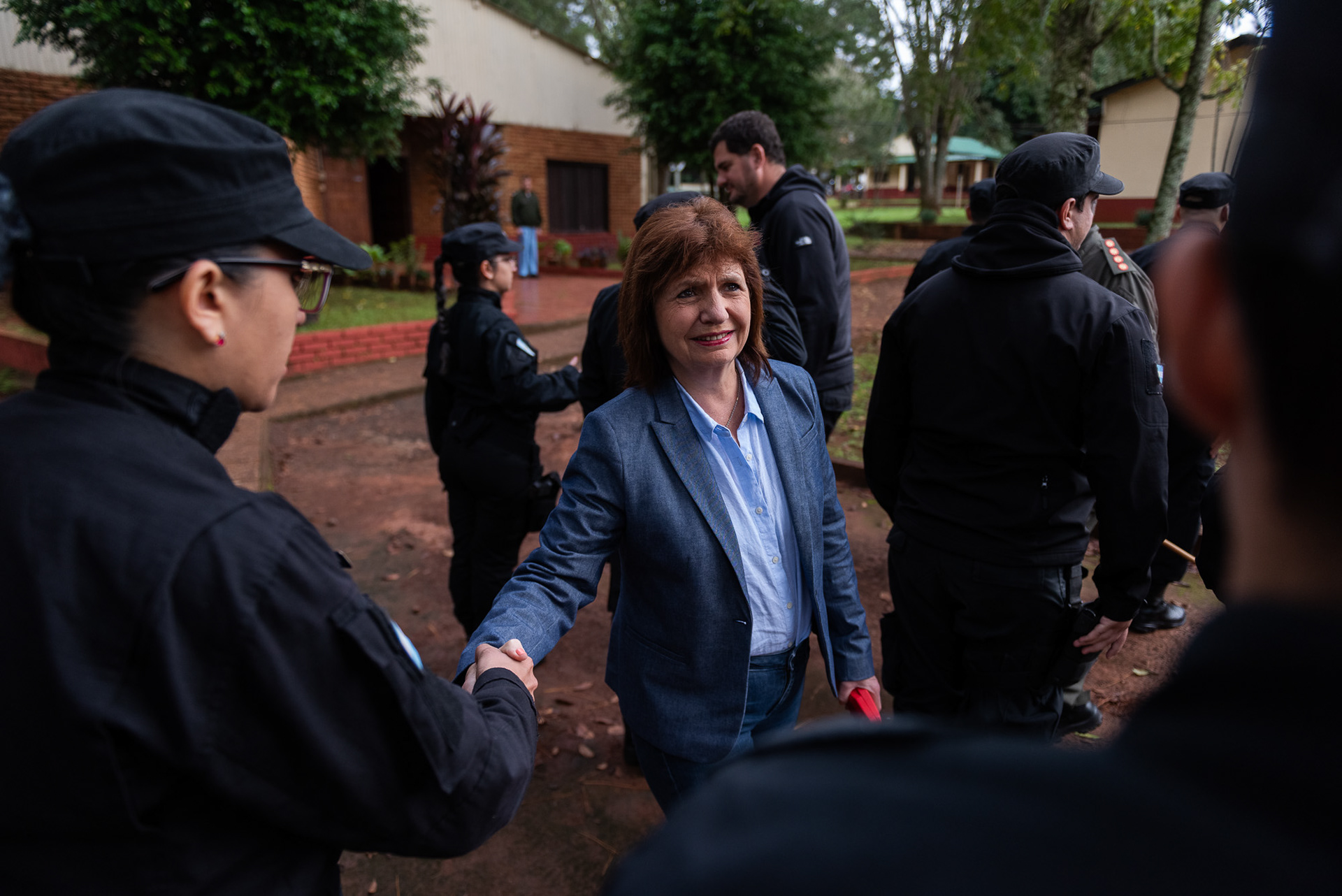 Por la mañana, antes de salir a Pedro Caballero, la ministra Bullrich visitó las instalaciones de la Gendarmería Nacional en Foz de Iguazú