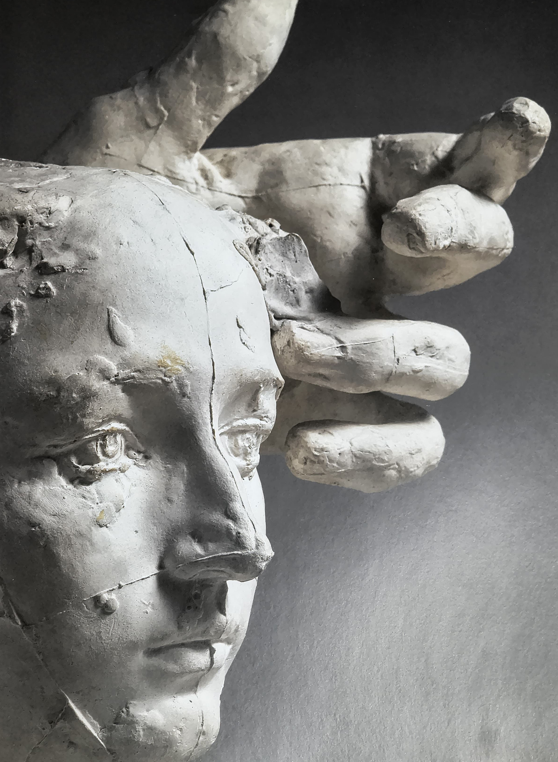 Auguste Rodin, Máscara de Camille Claudel y mano de Pierre de Wissant (detalle), hacia 1895 Yeso. 32,1 x 26,5 x 27,7 cm