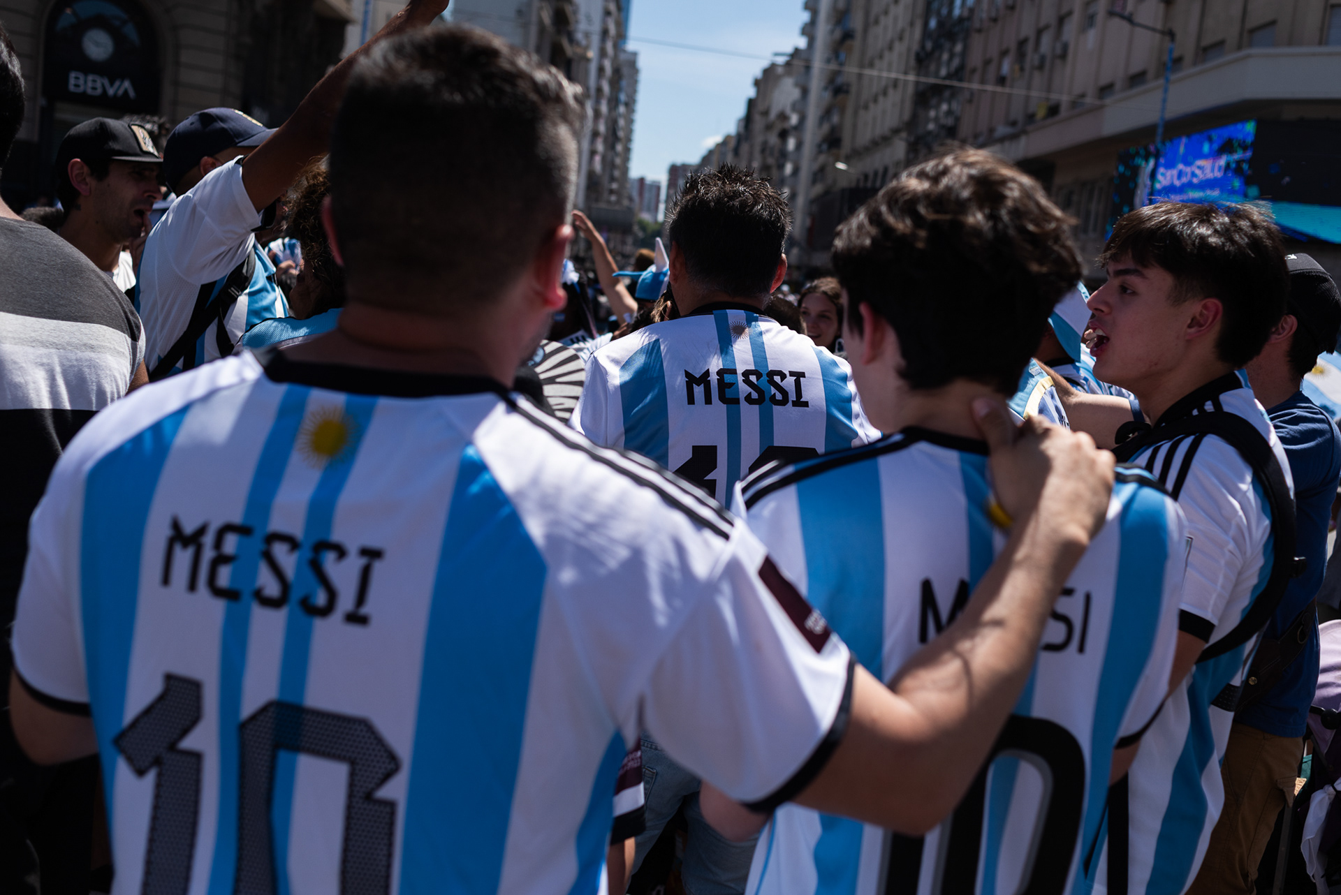 El martirio radial, argentinos con el alma pendiendo de la voz del relator en la final.
