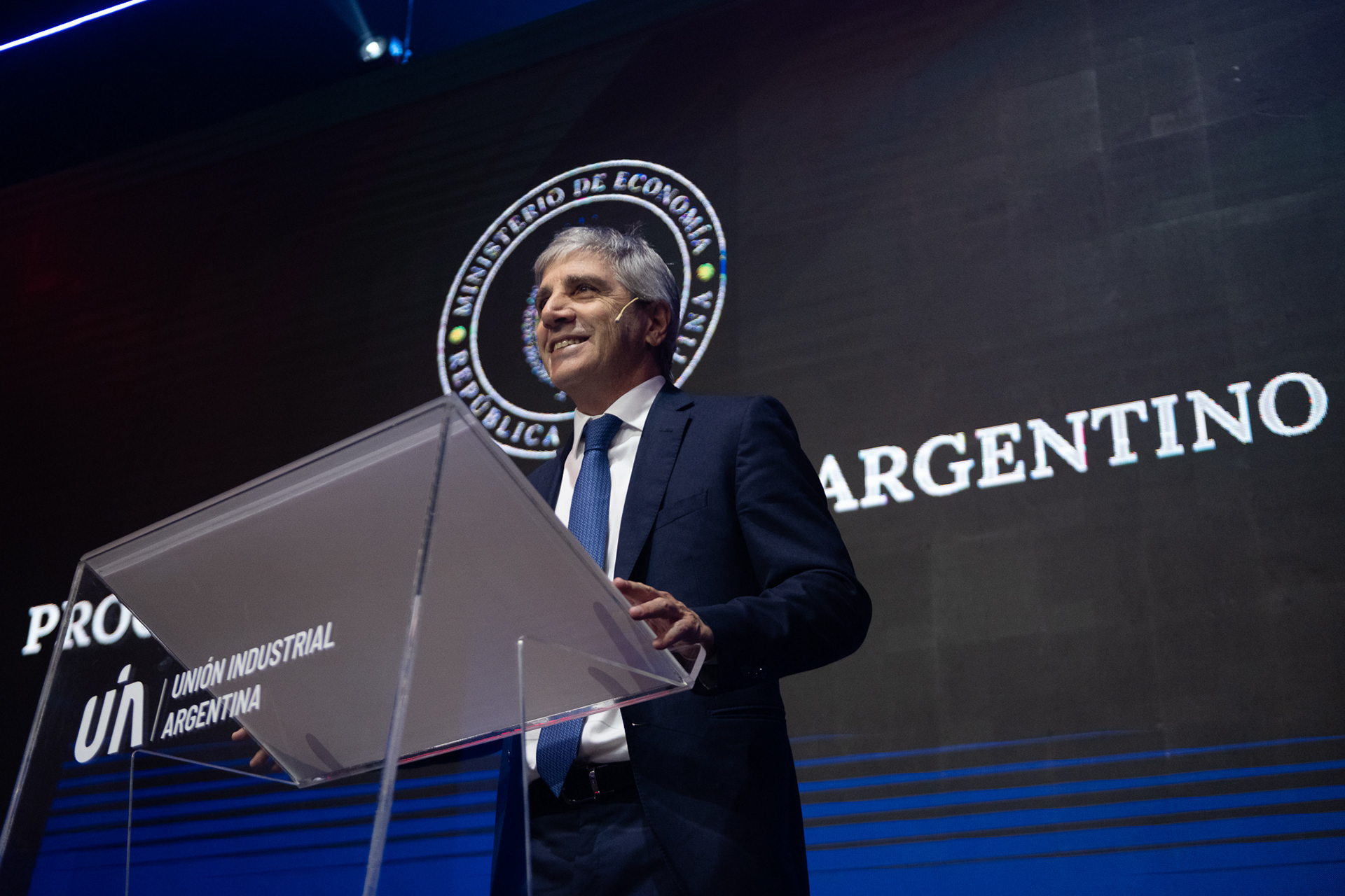  Luis Caputo, ministro de Economía