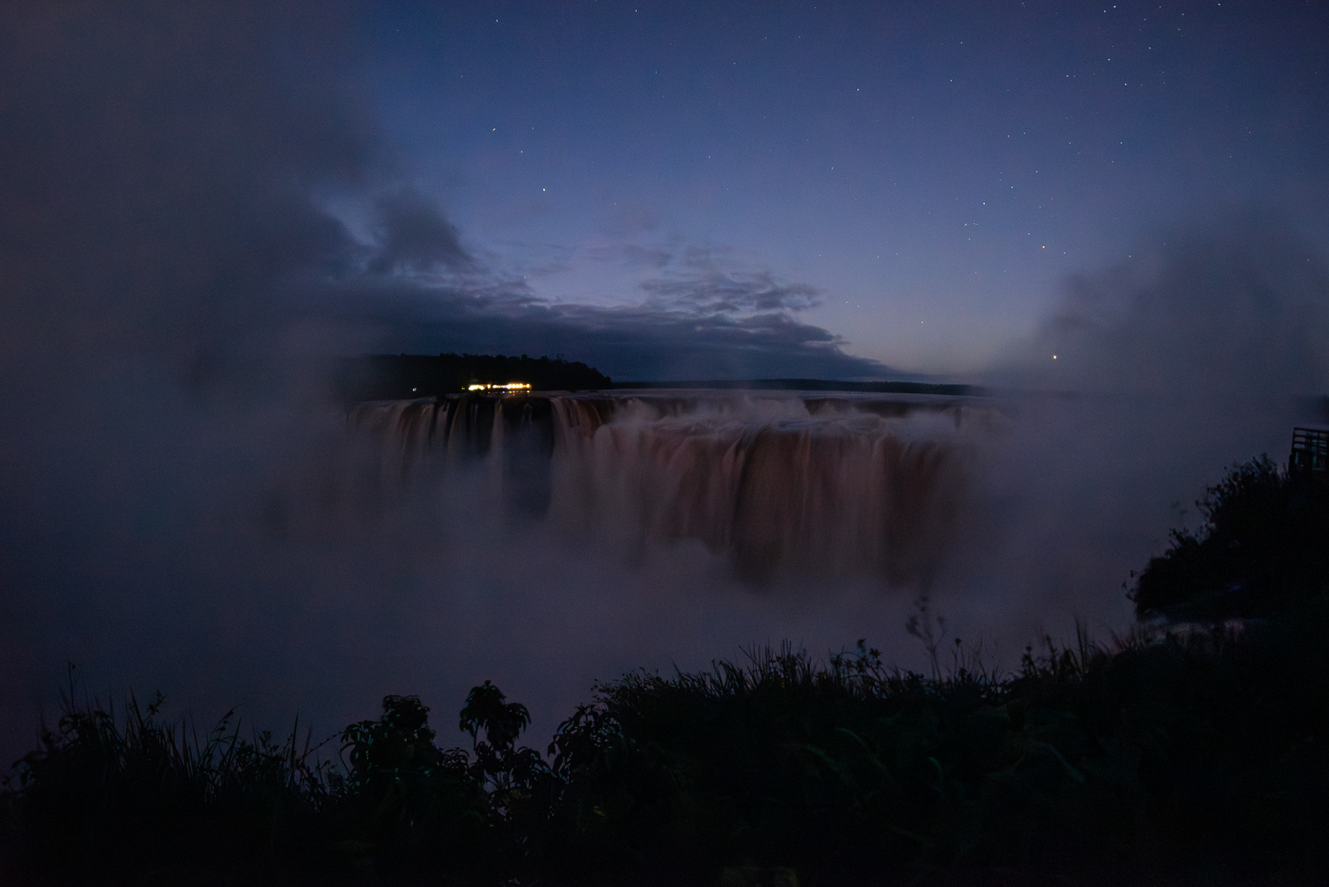 Finalmente las condiciones fueron adversas y se paso la noche en Foz de Iguazú