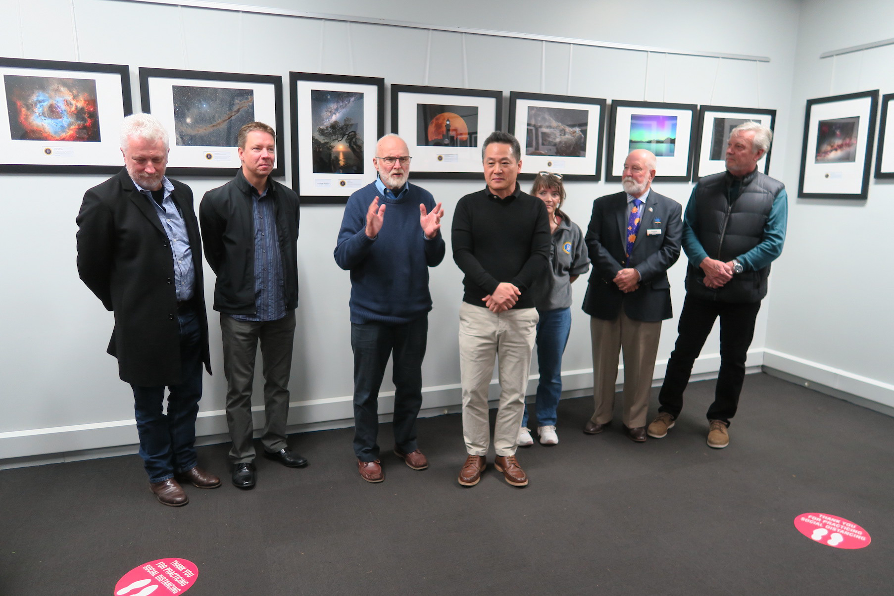 Dr David Malin congratulated overall winner, Jong Lee, on his beautiful image, "Rising Together".