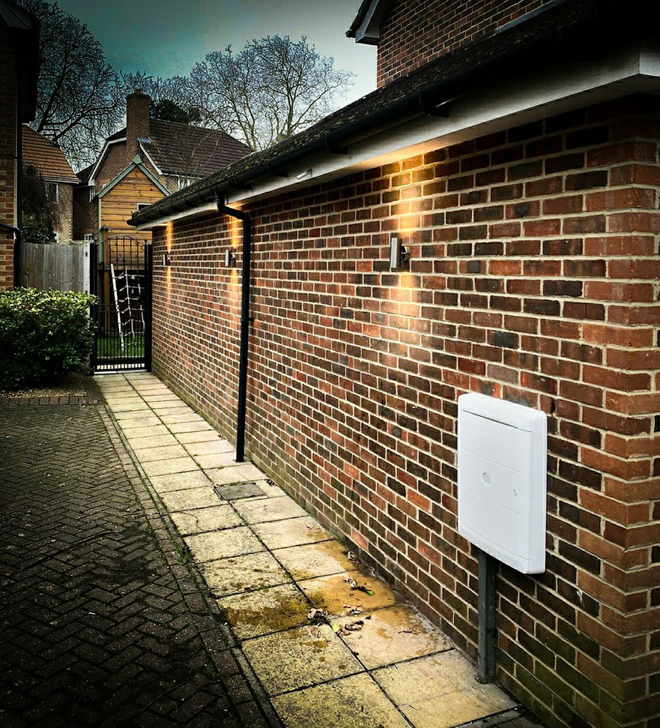 Exterior lighting installation