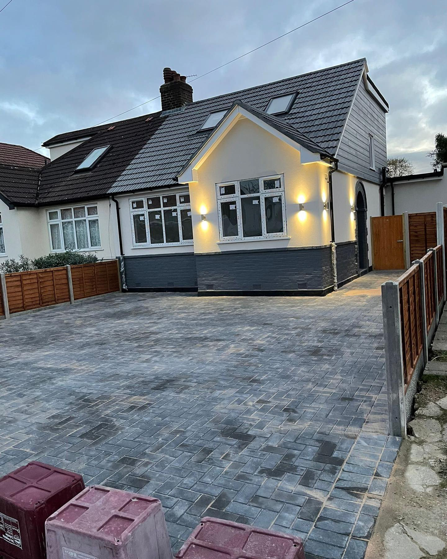 Outdoor lighting installation