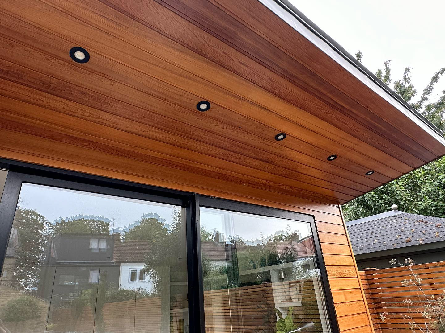 Summer house lighting installation