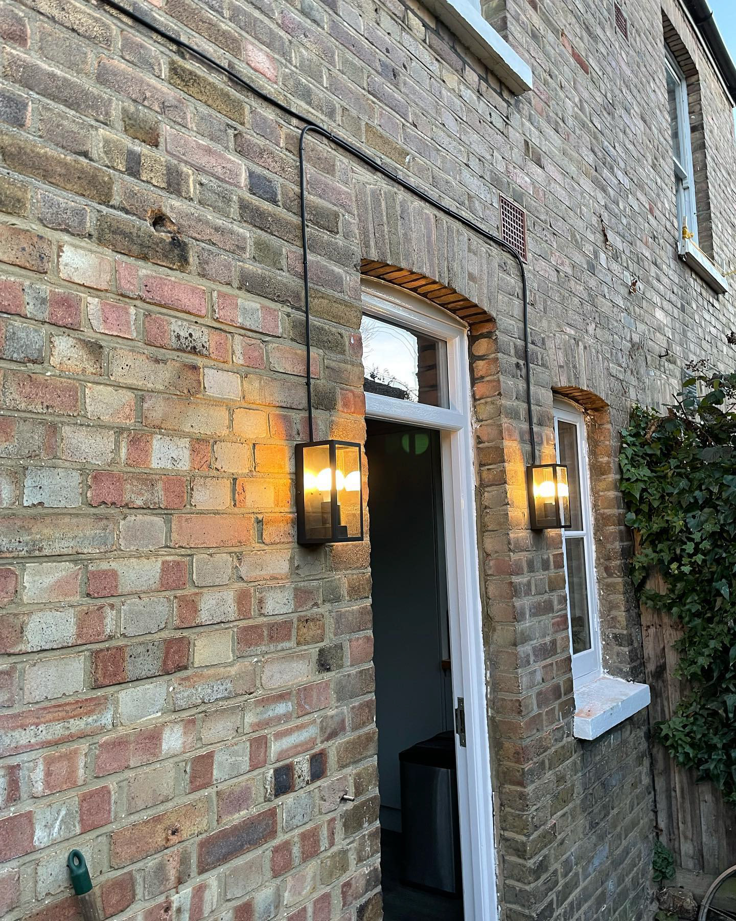Outdoor lighting installation