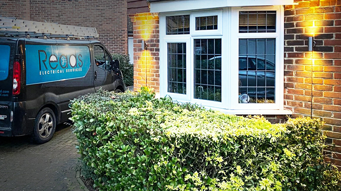 Domestic exterior lighting installation