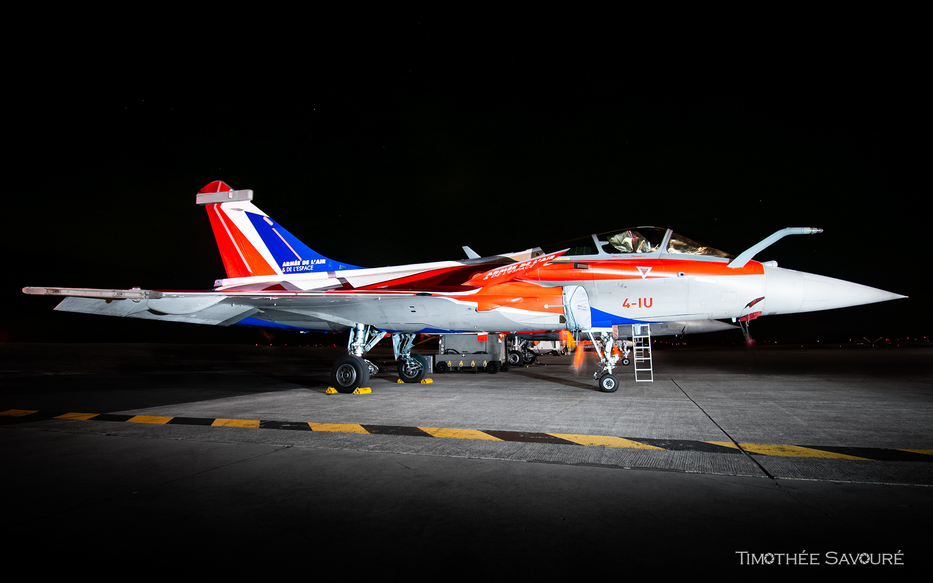 The 2025 livery of the Rafale Solo Display in the tarmac of Albert in the night