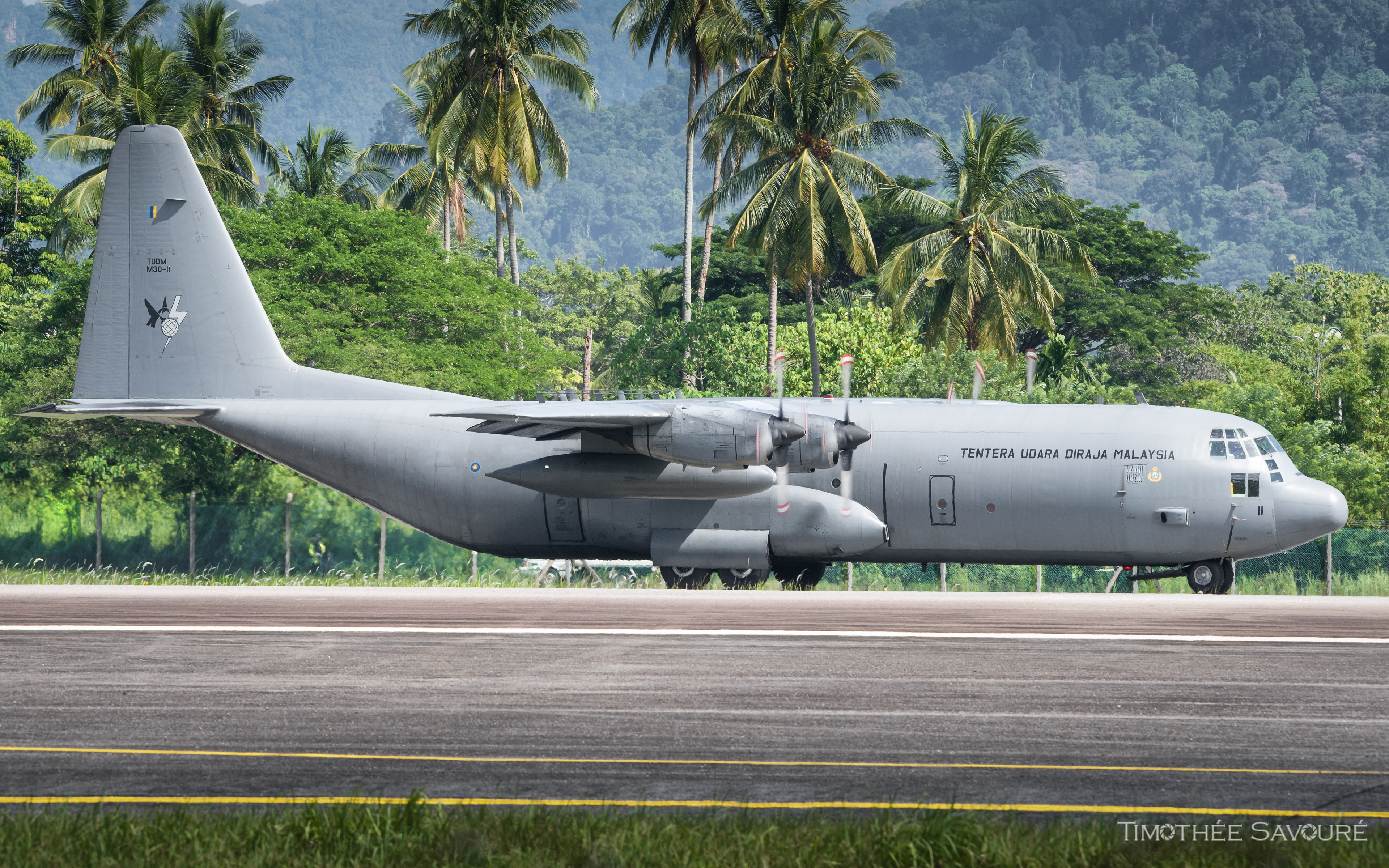 Royal Malaysian Air Force (TUDM) Lockheed C-130H-30 landing | M30-11