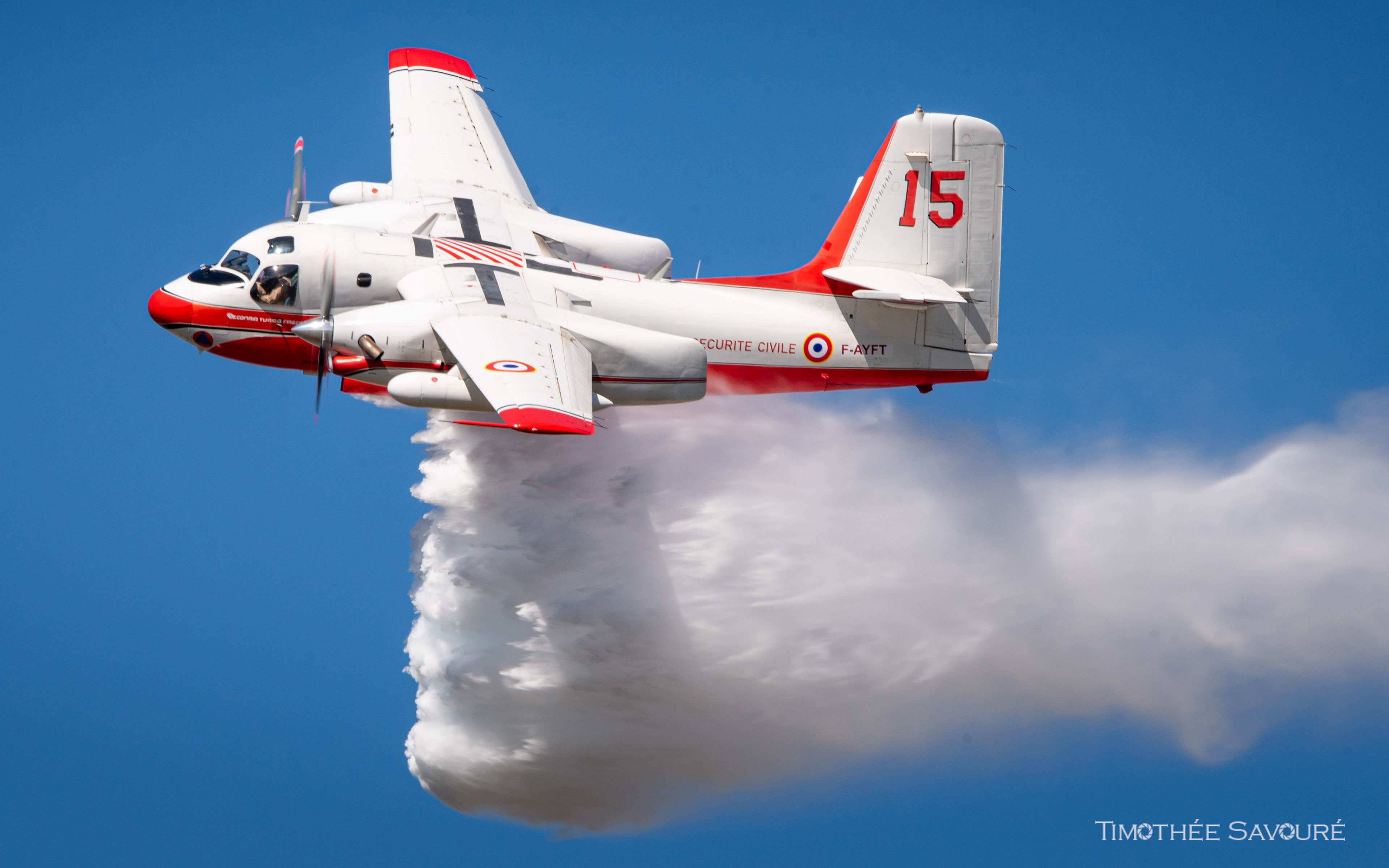 Water bombing demo for Tracker 15 under the soft light
