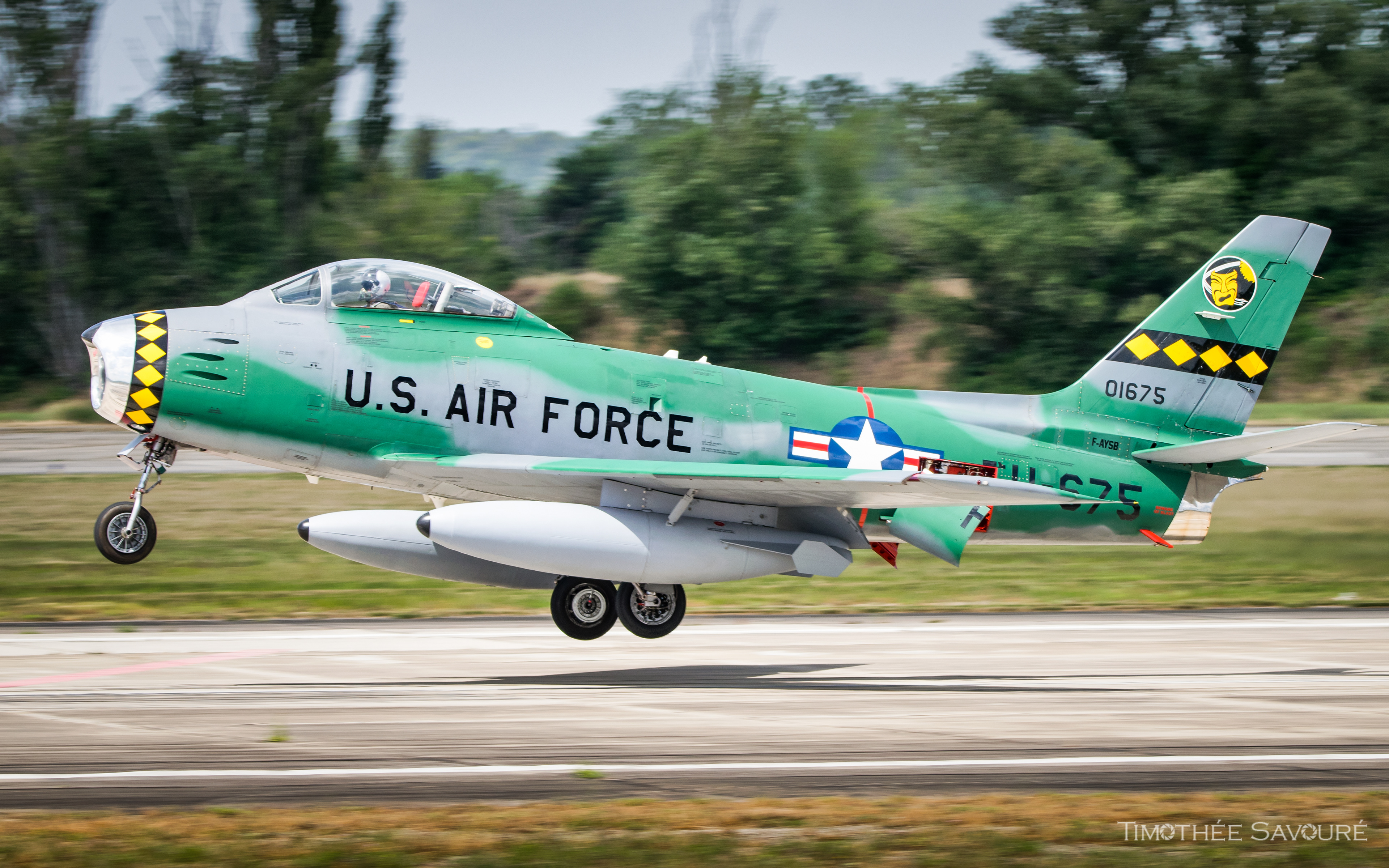Private F-86 Sabre landing in Orange