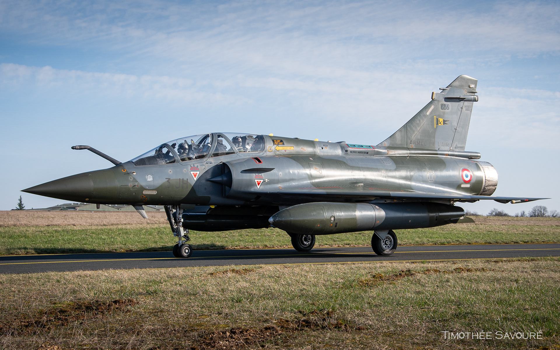 Mirage 2000D n°686 taxiing to the apron after a mission