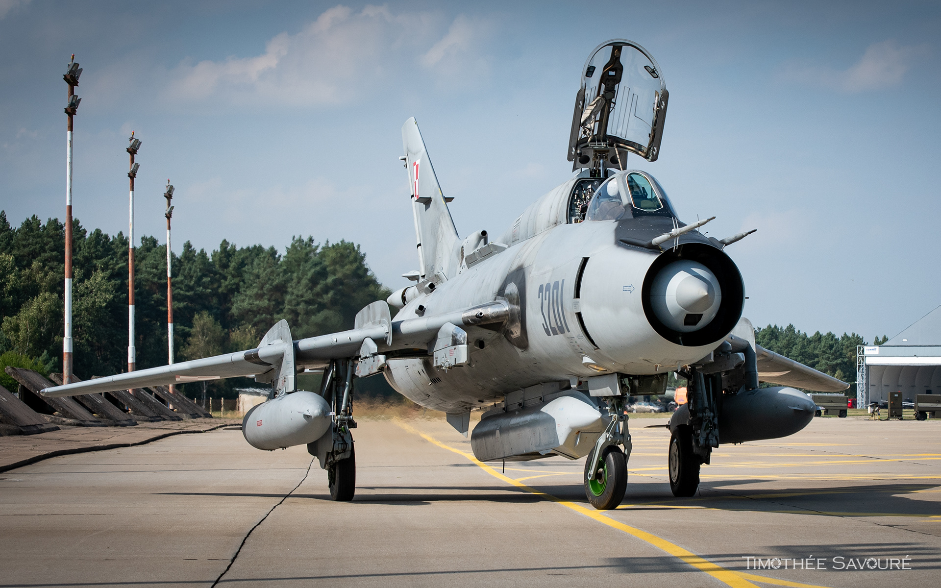 The Sukhoi Su-22M4 could be equipped with the Russian-built KKR-1 Reconnaissance pod