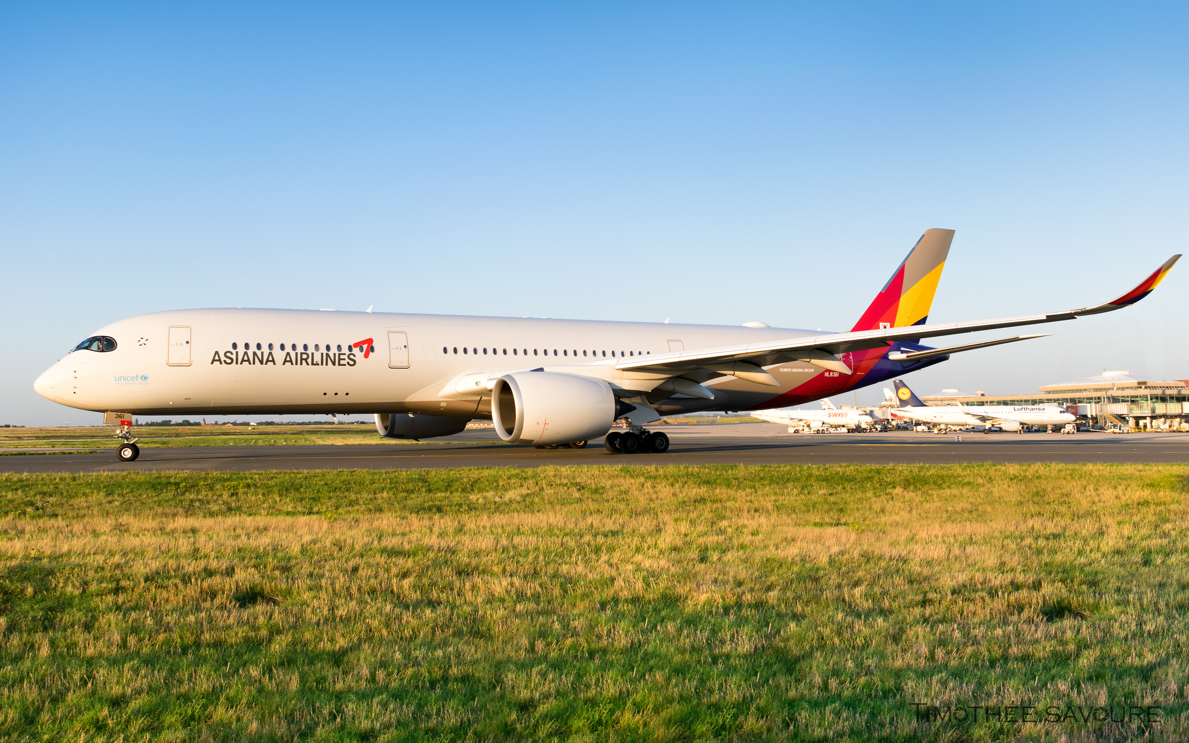 Asiana Airlines Airbus A350-900 | HL8361