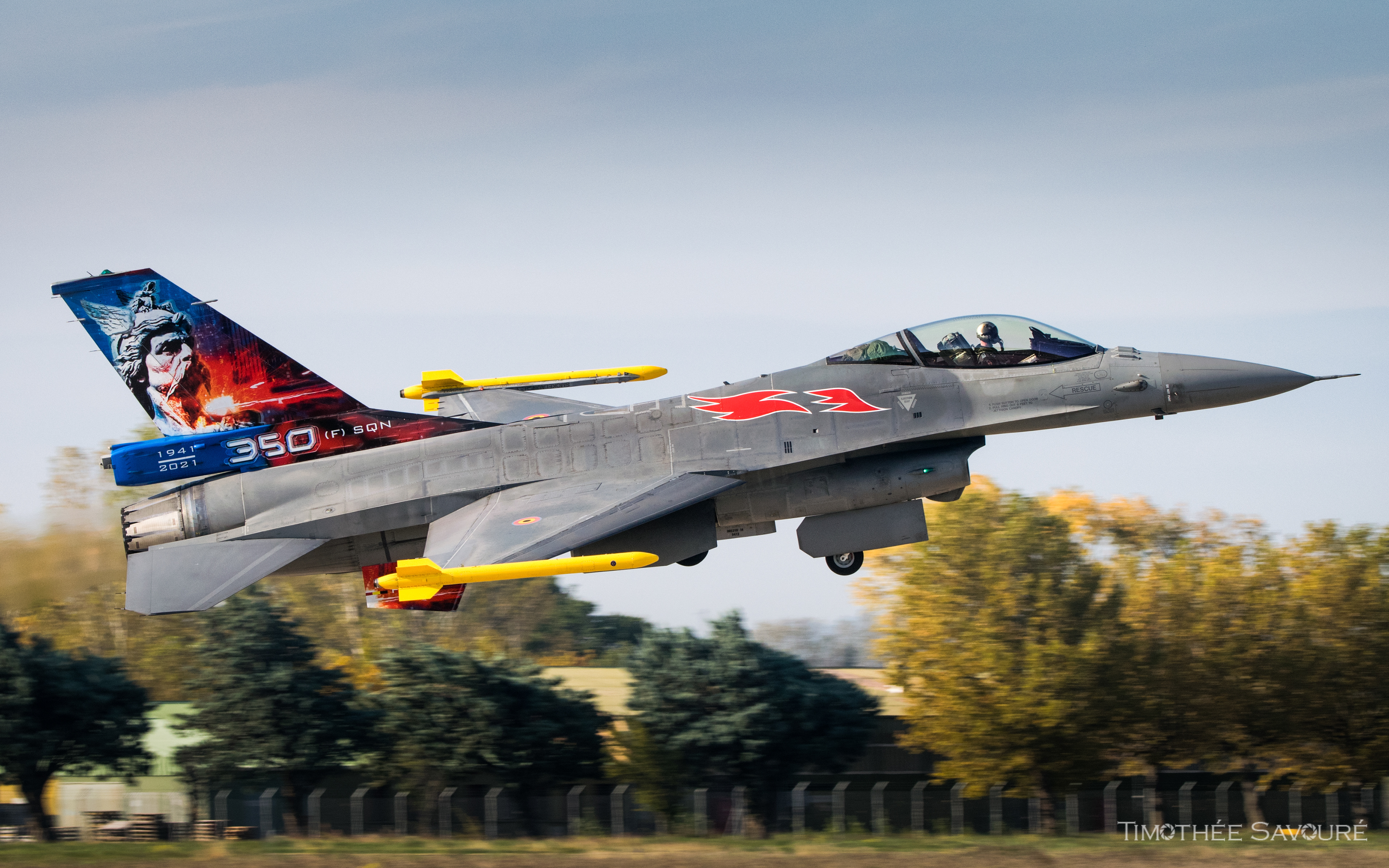 Belgian Air Force F-16AM Solo Display leaving Orange