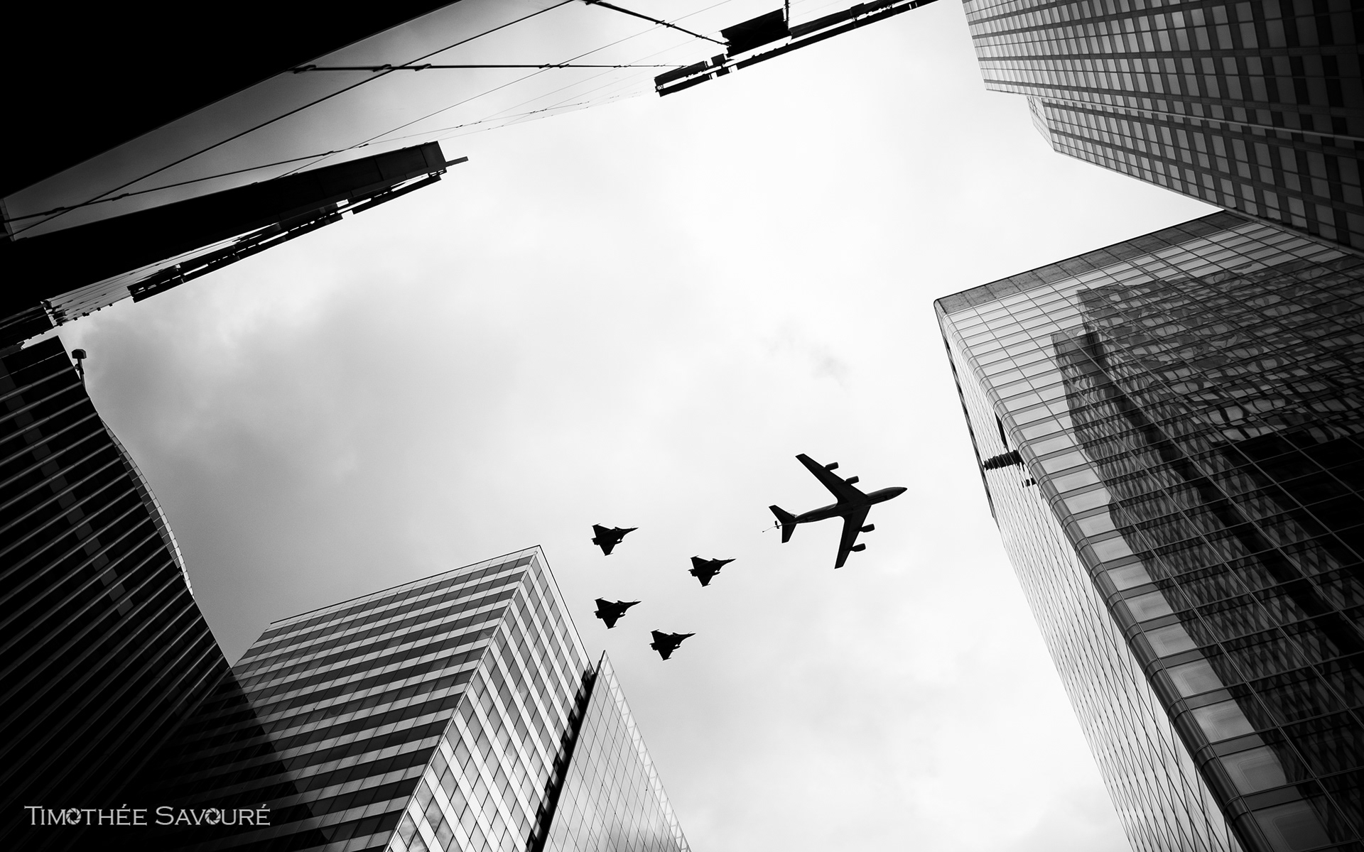 The last flypast of a French Air Force KC-135, accompanied by 4 Rafale B