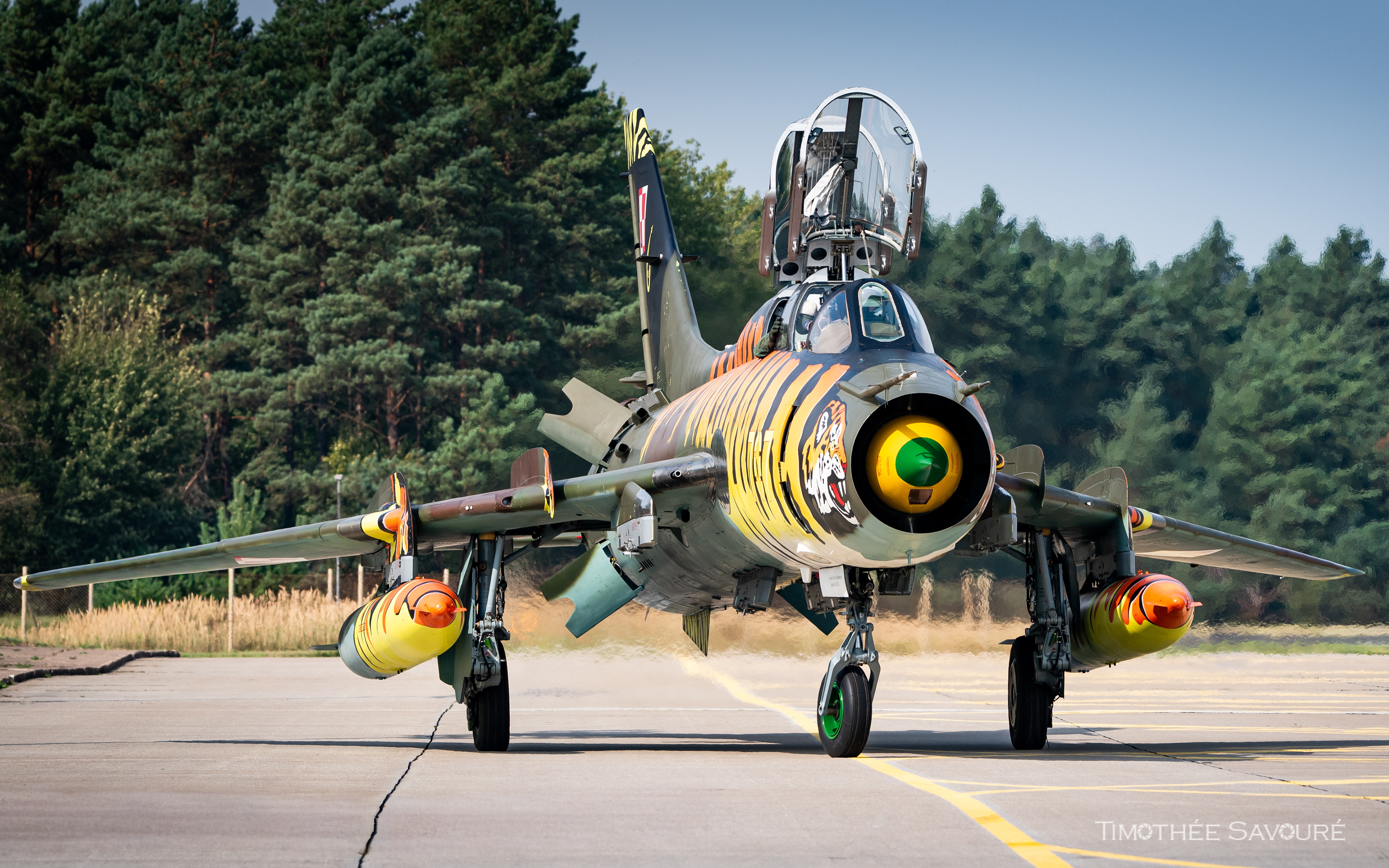 Su-22UM3K Fitter n°707 with its renowned Tiger livery taxiing in Mirosławiec