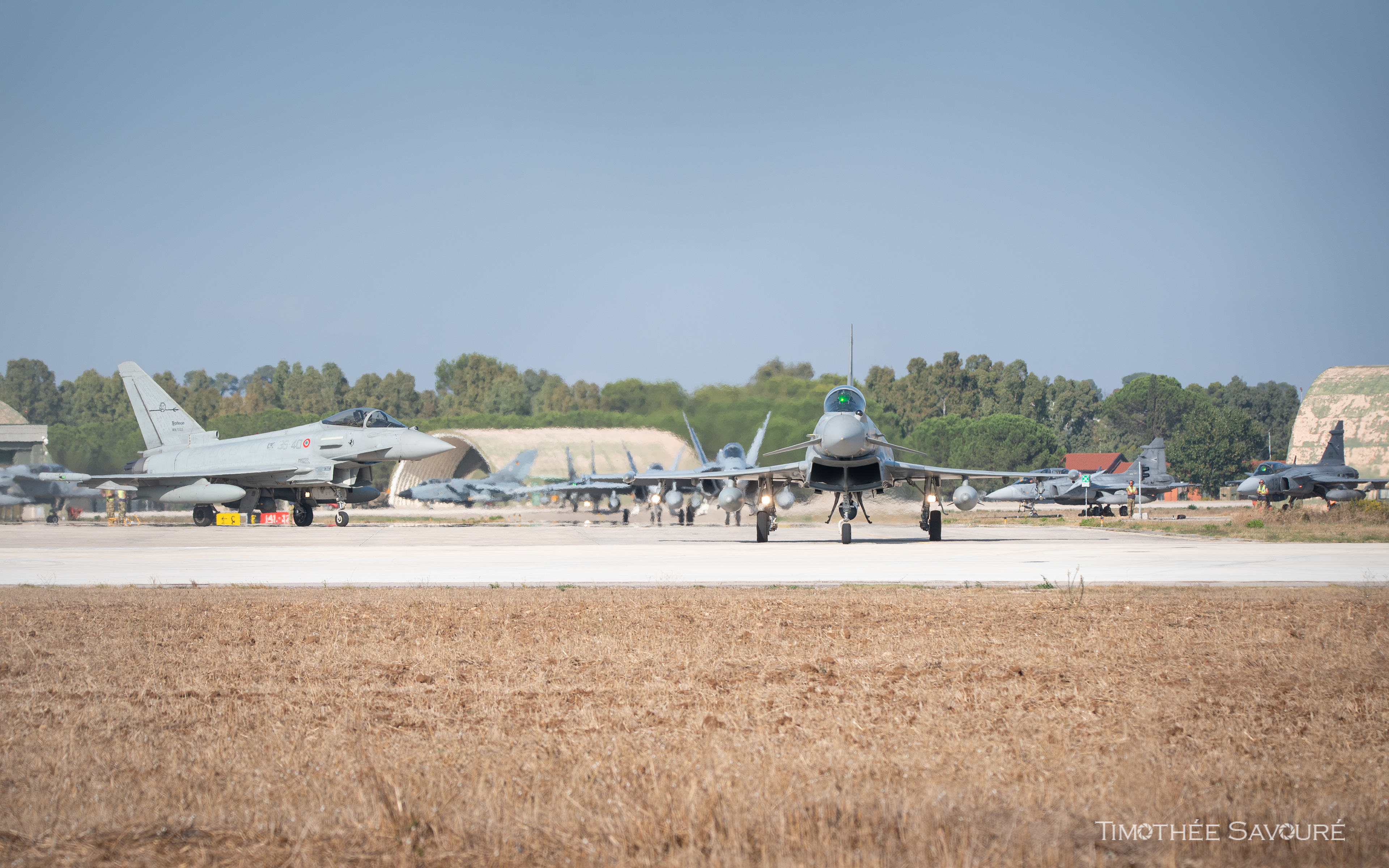 COMAO fighters lining up