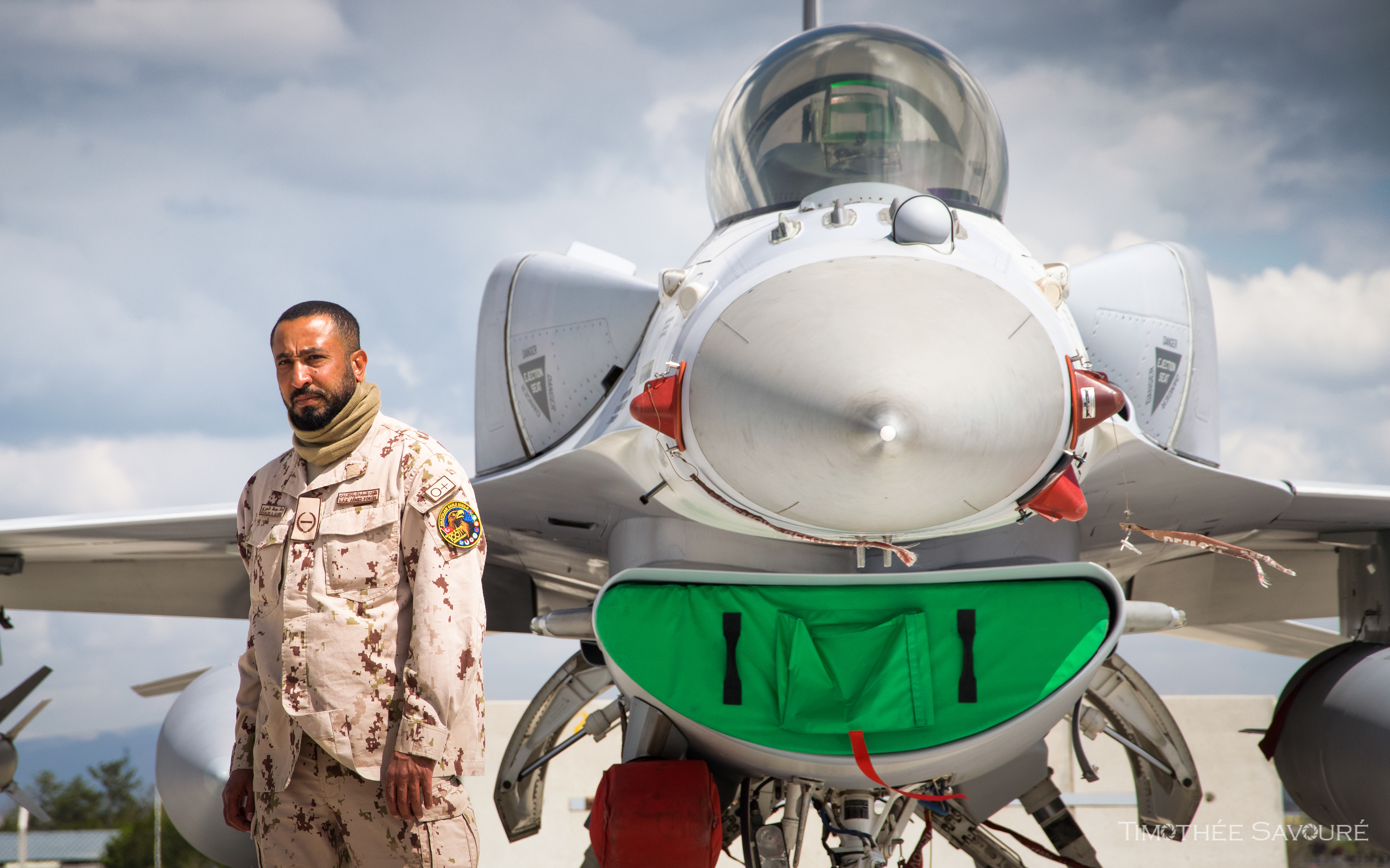 UAE crew and his F-16E Desert Falcon