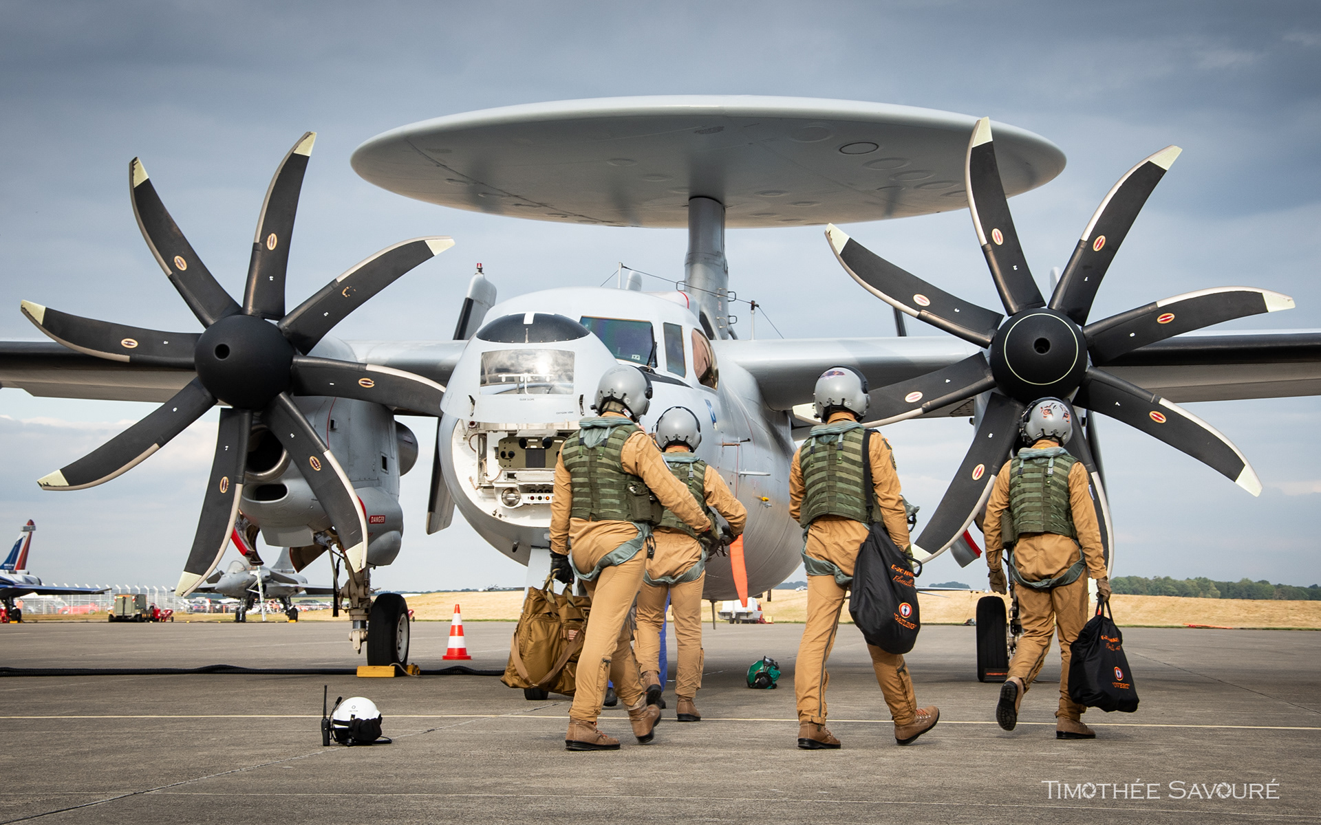 French Navy E-2C Hawkeye crews arriving before the demo