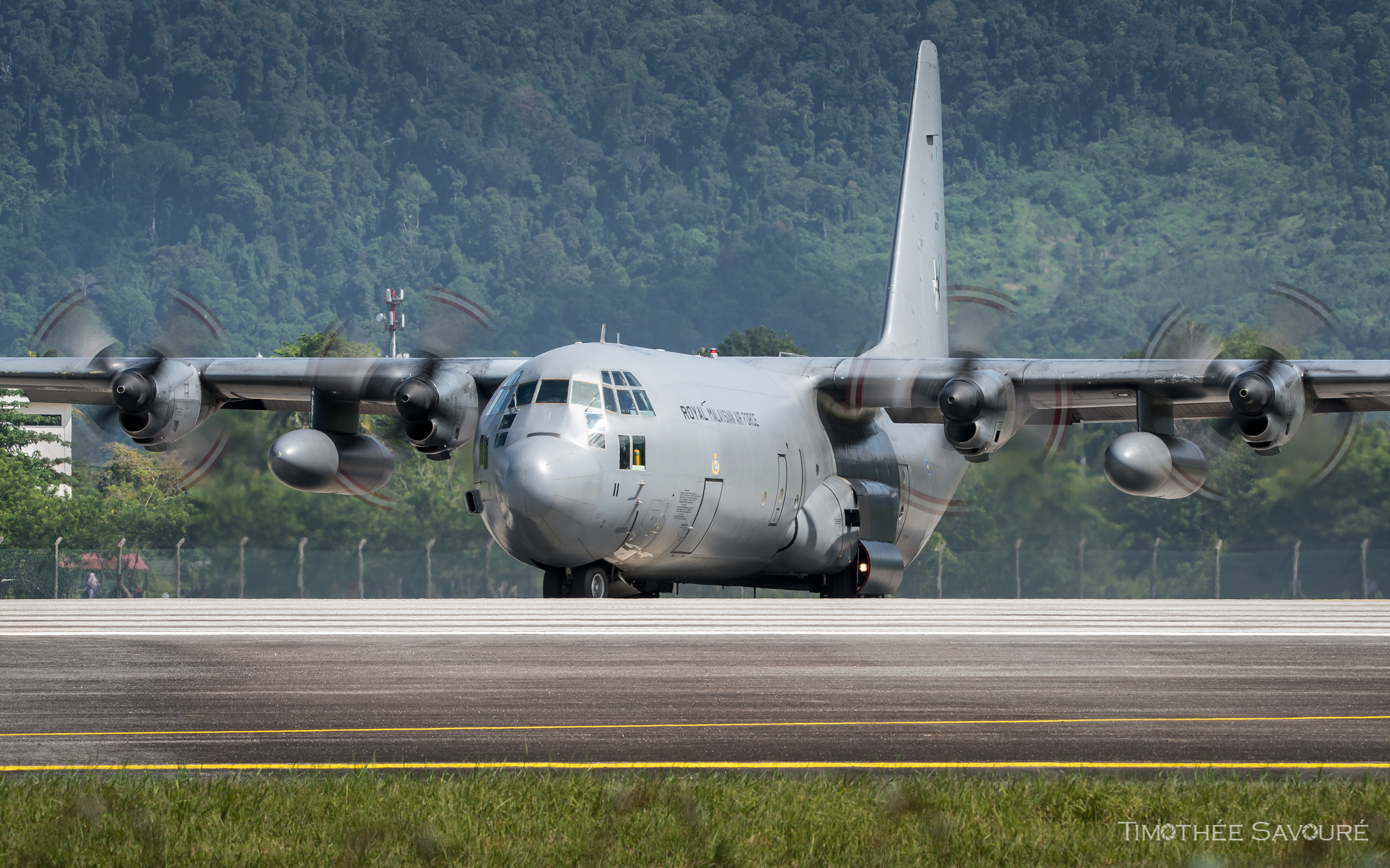 Royal Malaysian Air Force (TUDM) Lockheed C-130H-30 landing | M30-11