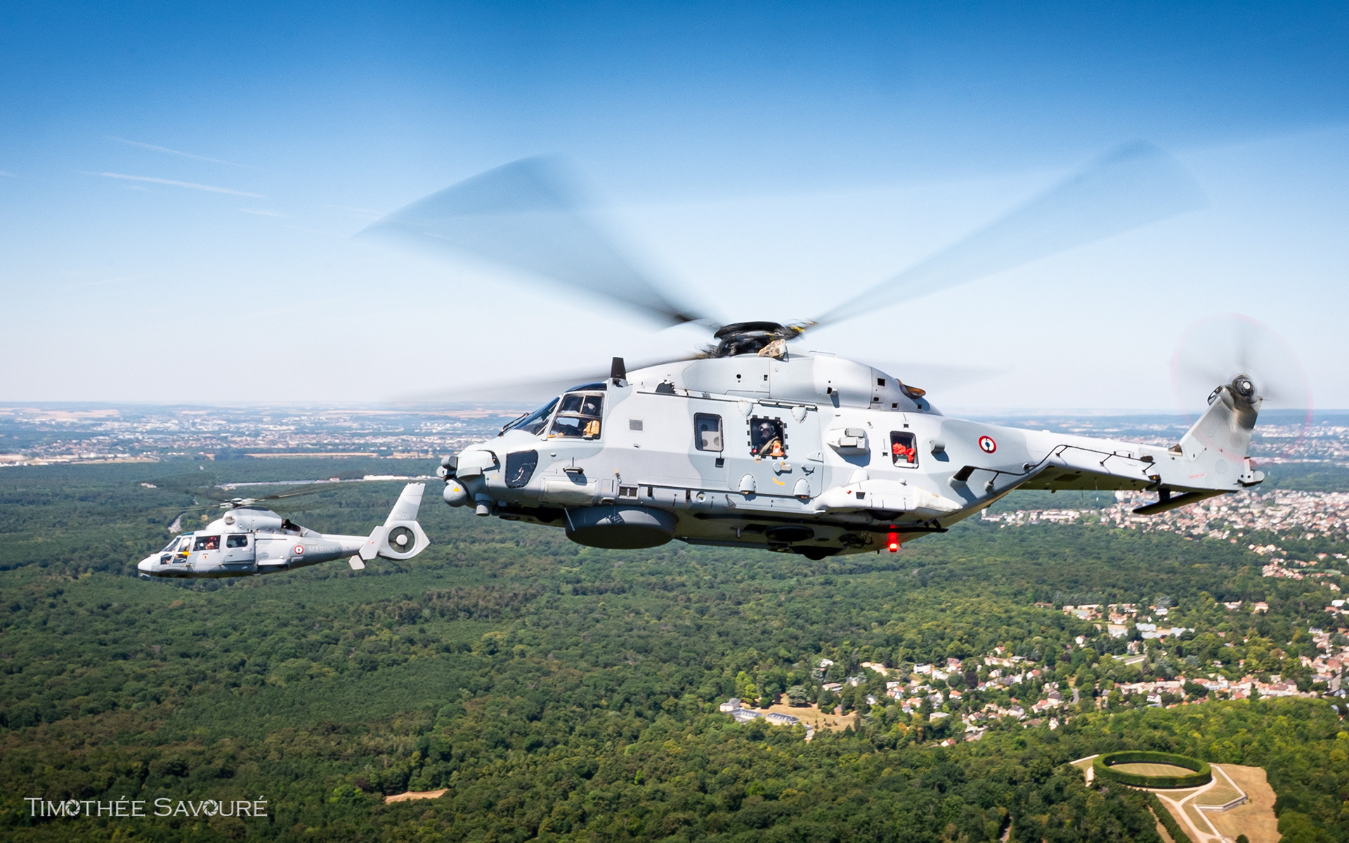Flotille 34F Dauphin and 33F Caïman holding near Paris before the flypast