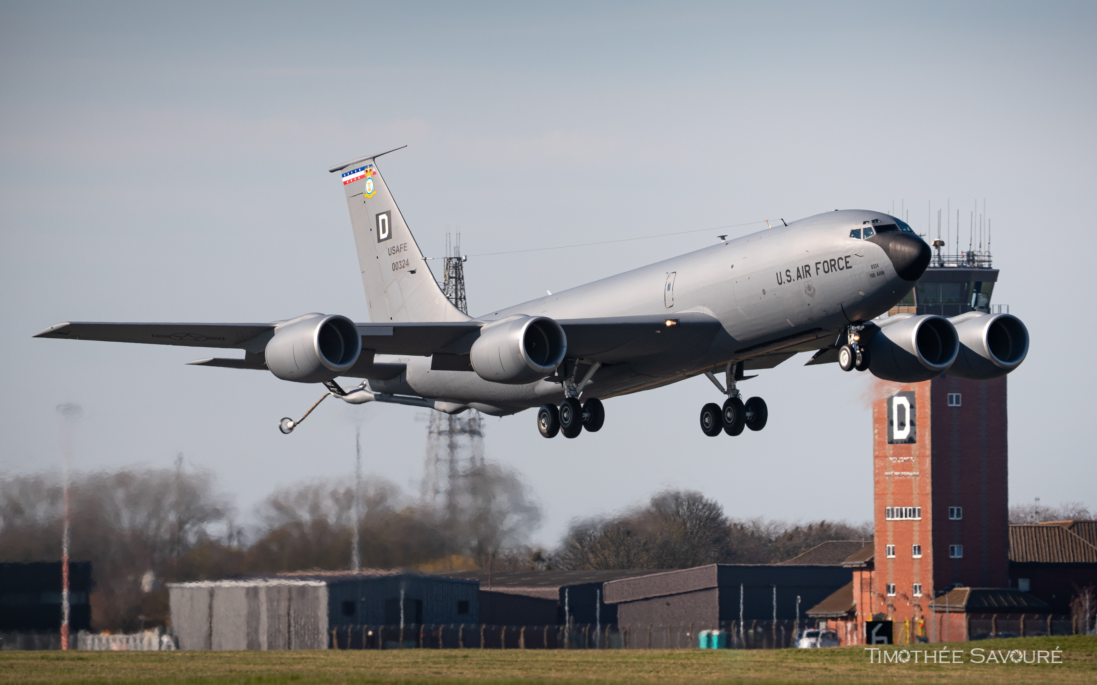The KC-135 can be equipped with rigid boom as well as hose-and-drogue configuration