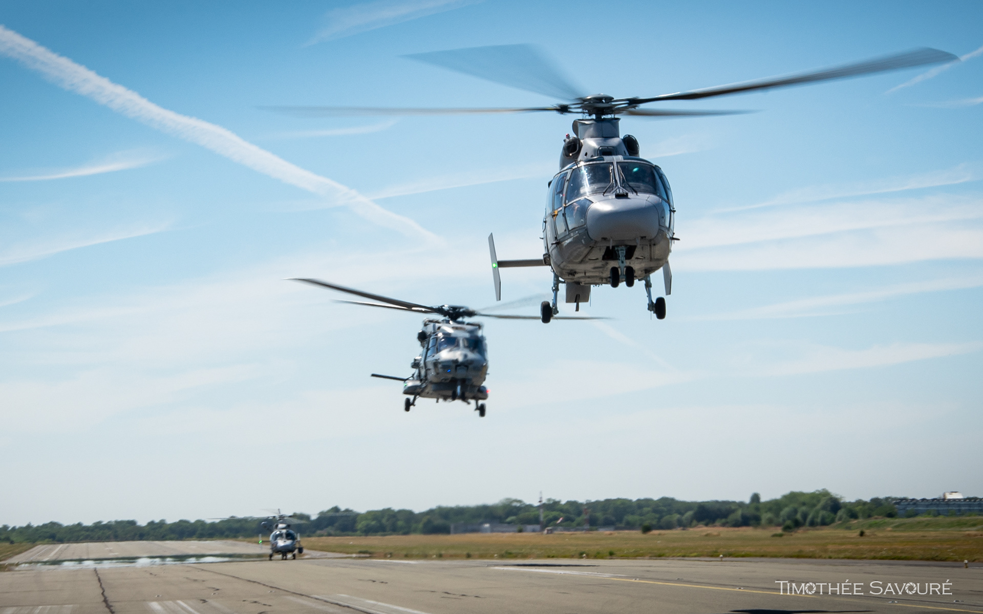 Marine Nationale Cyclone formation landing back in Villacoublay after the flypast