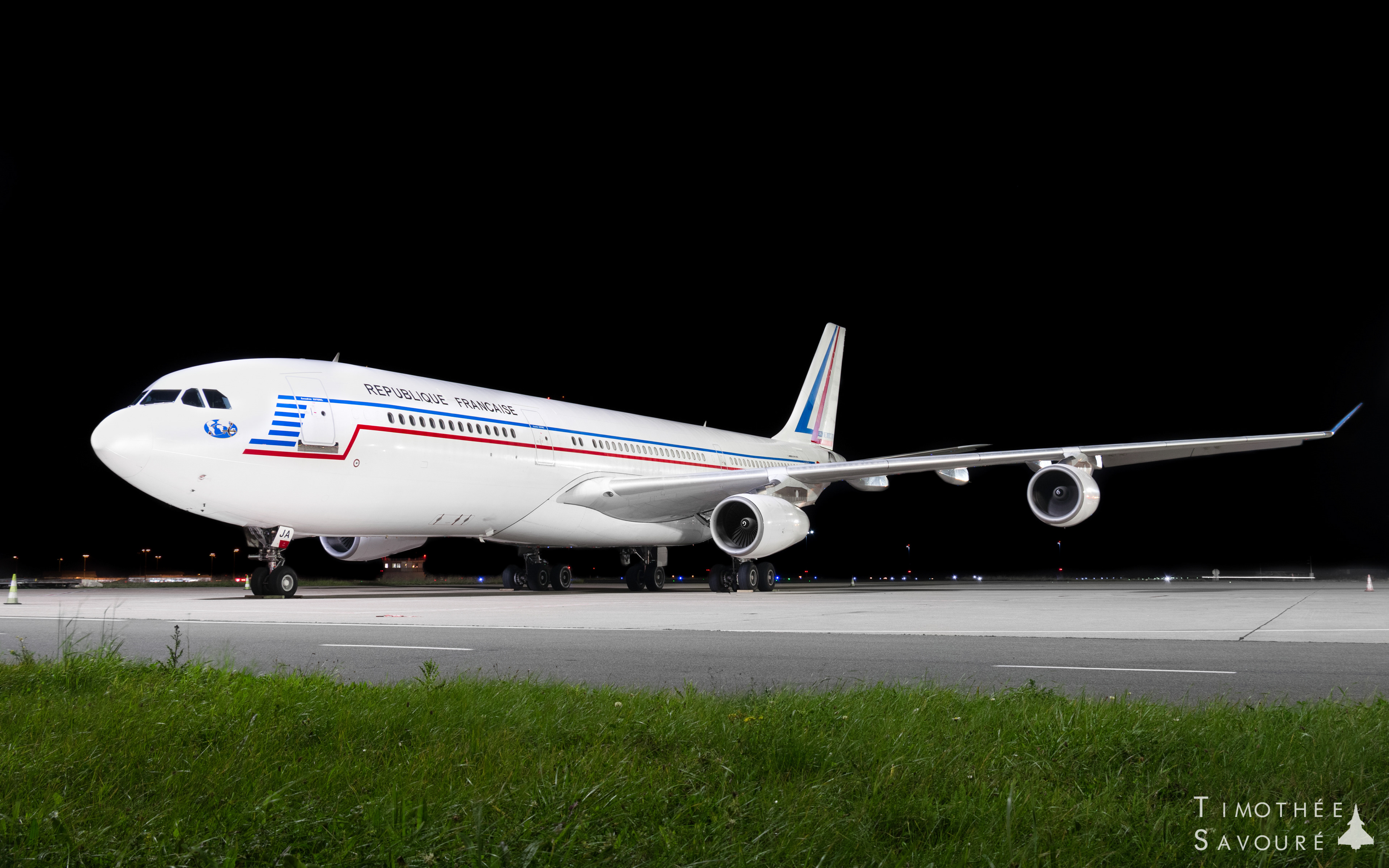 République Française Airbus A340-200 | F-RAJA