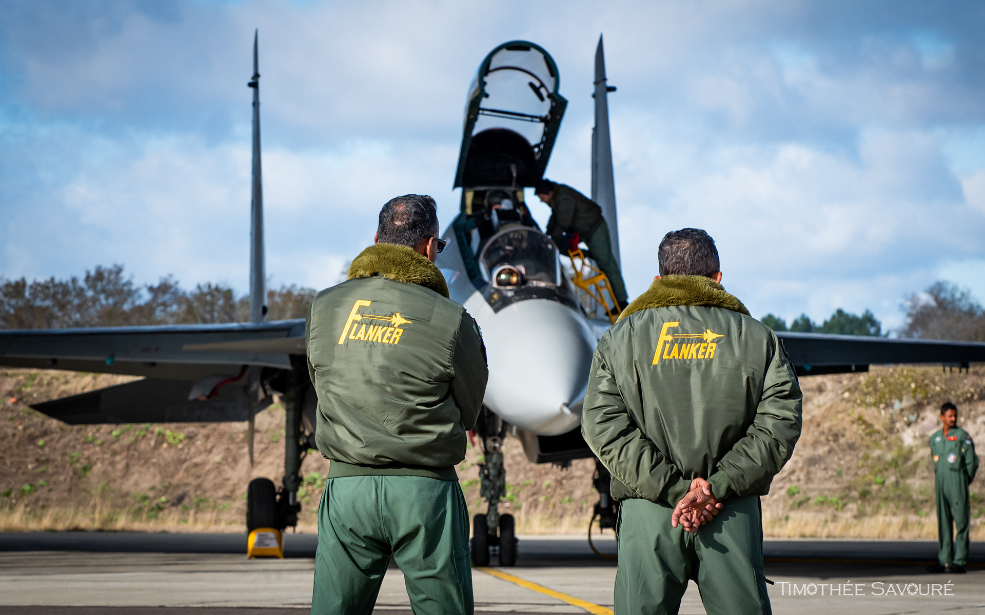 Indian Air Force crews from XV Squadron supervising Su-30MKI preparation sequence