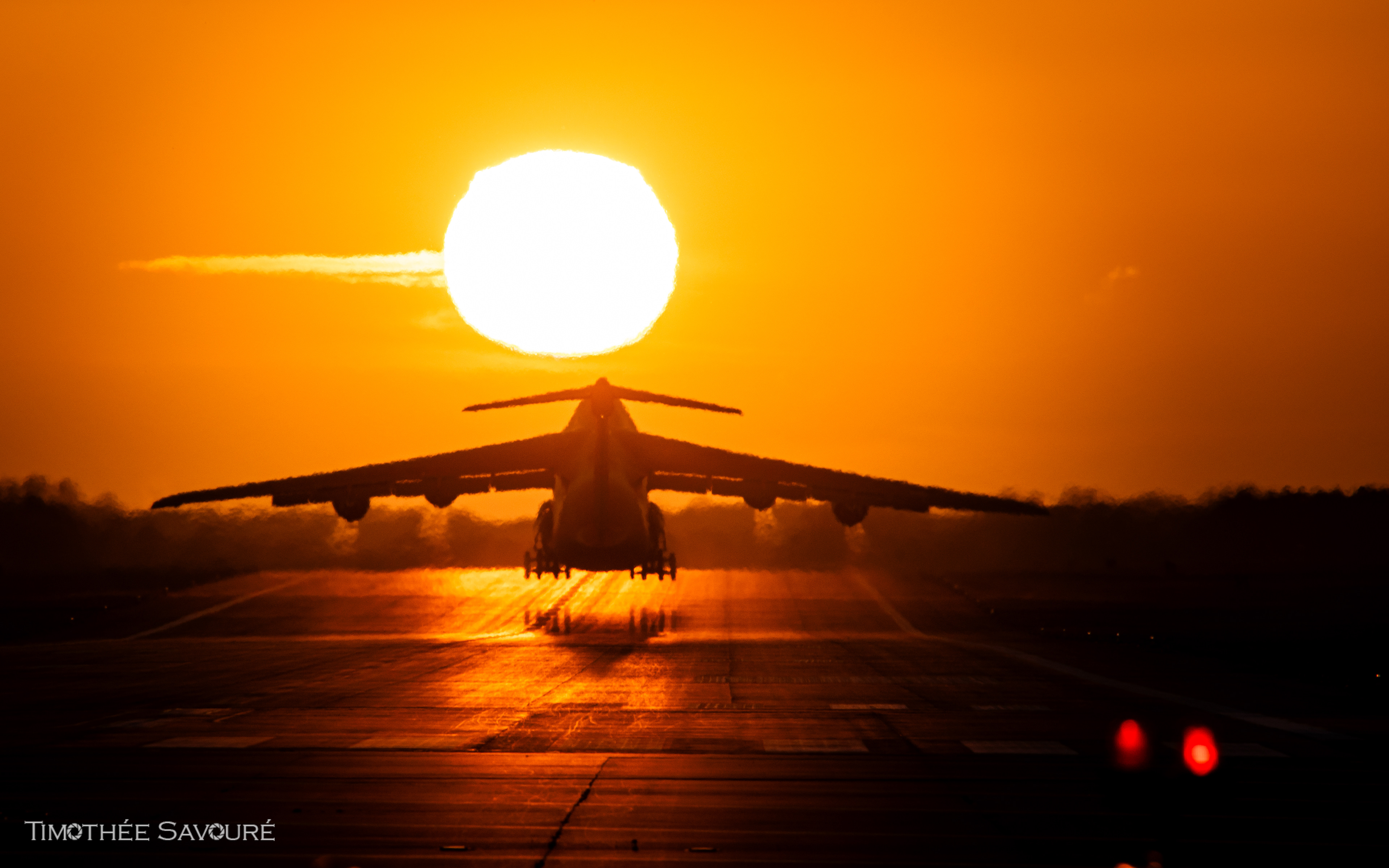 Beautiful light for this C-5M Super Galaxy departing RAF Fairford