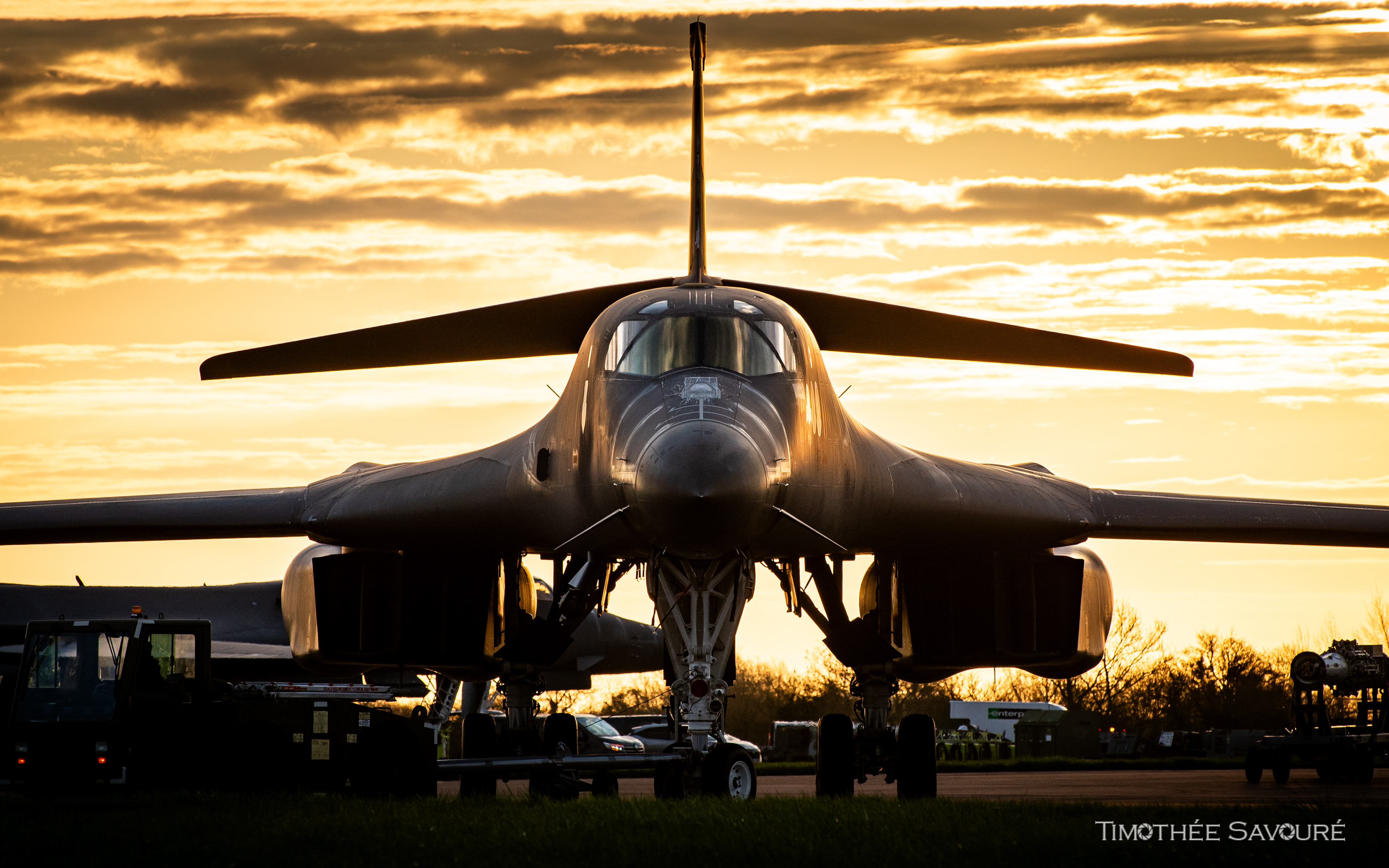 Face-to-face in the early morning with this B-1