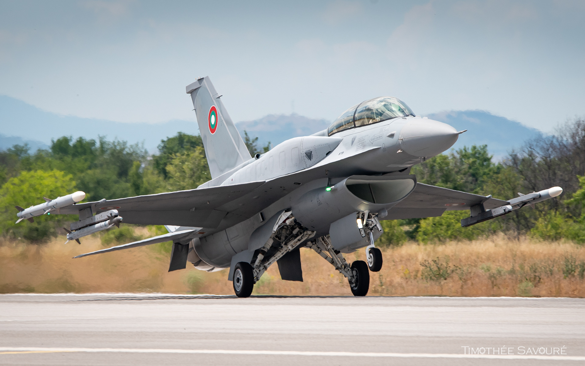 F-16D Block 70 of the Bulgarian Air Force landing in Graf Ignatievo