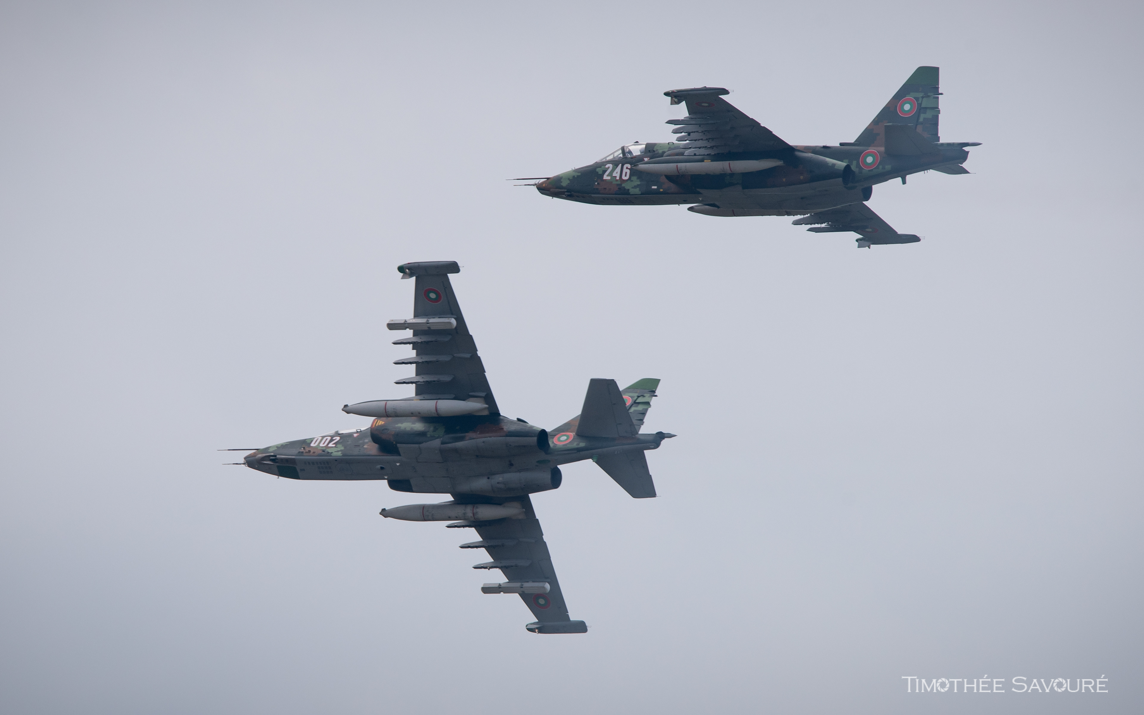 This pair of Bulgarian Sukhoi Su-25K performed simulated attack on ennemy air defense in Cheshnegirovo
