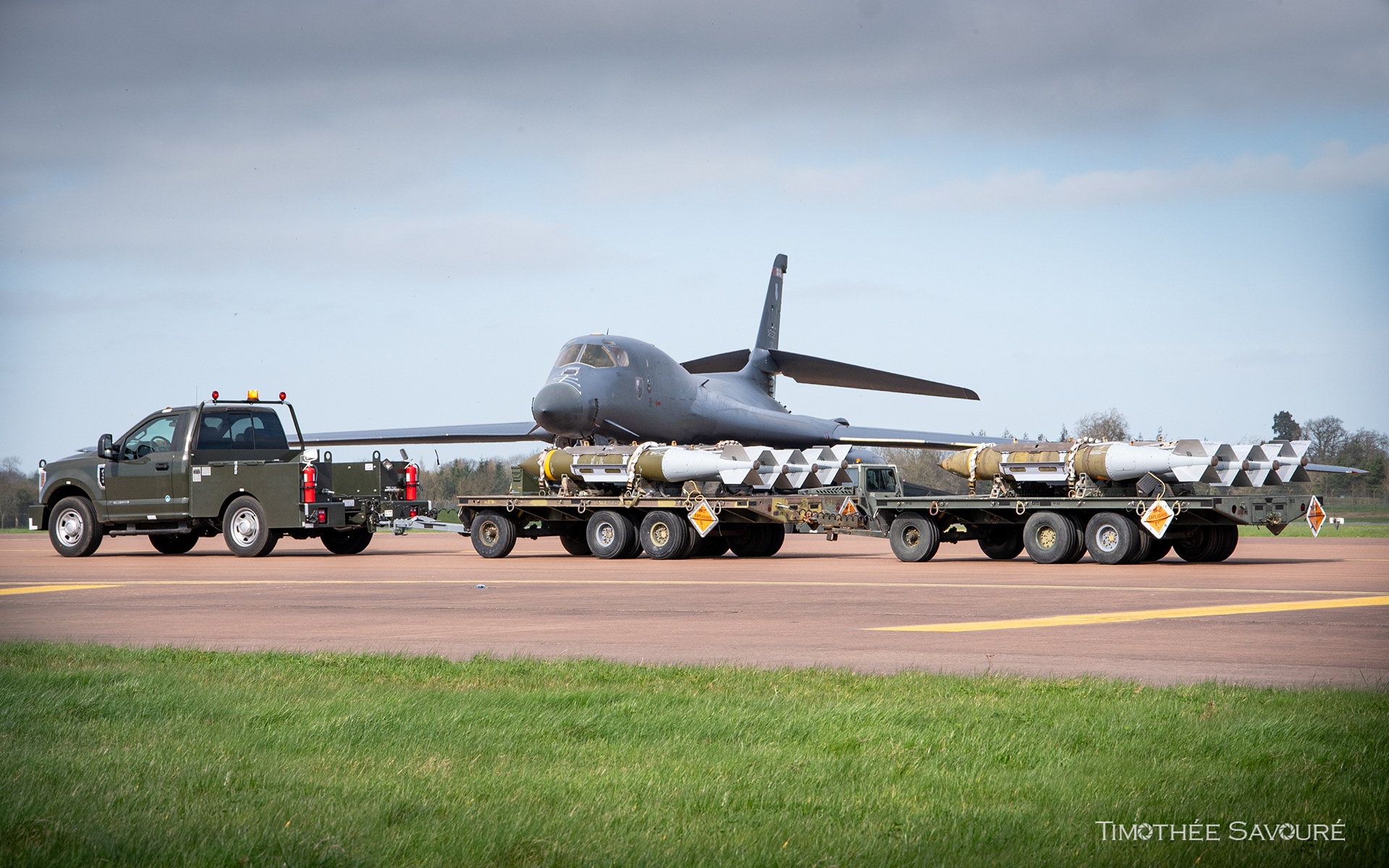 GBU being transferred to the aircraft, in order to be loaded in the B-1s