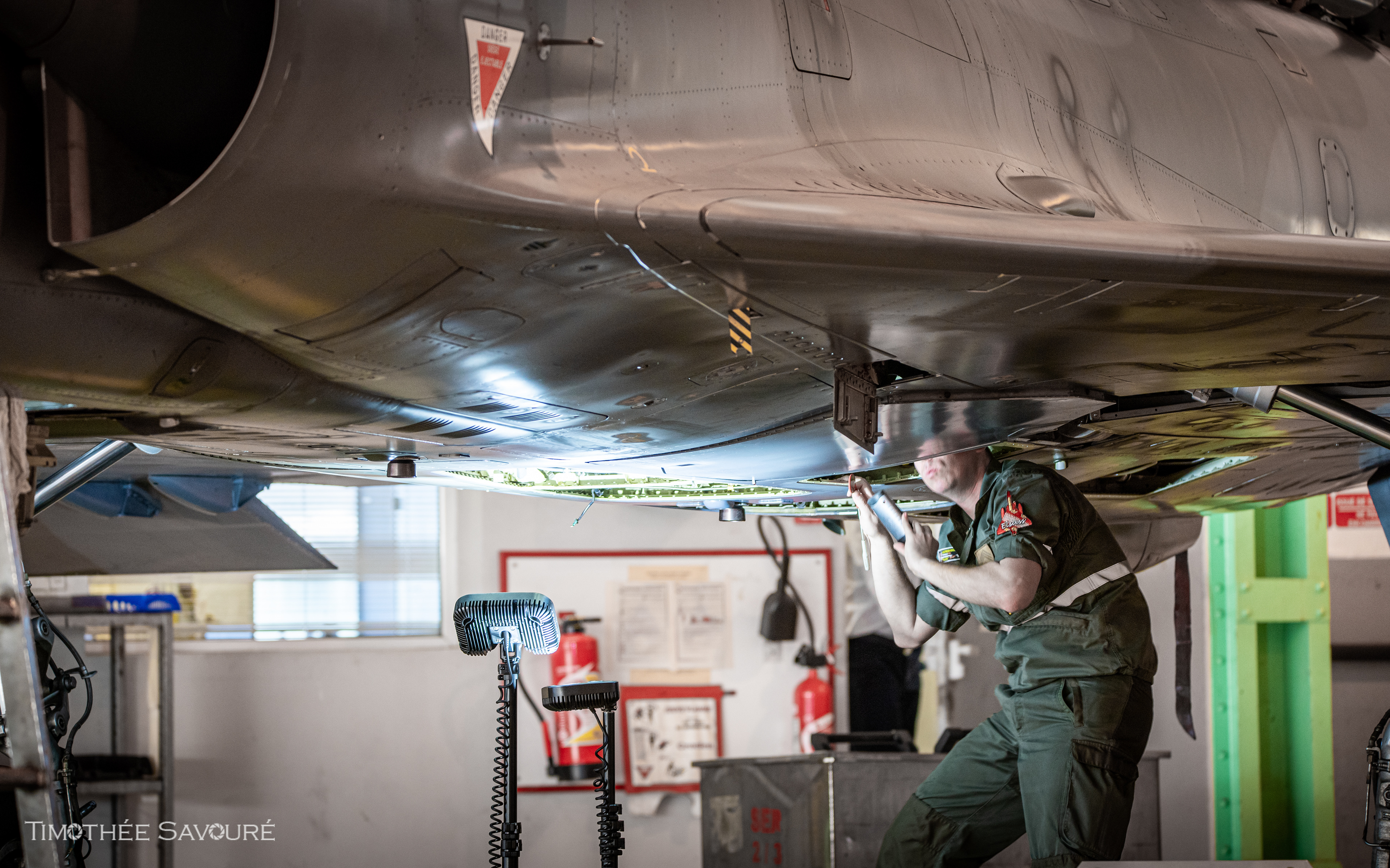 Mechanic working on a Mirage 2000D